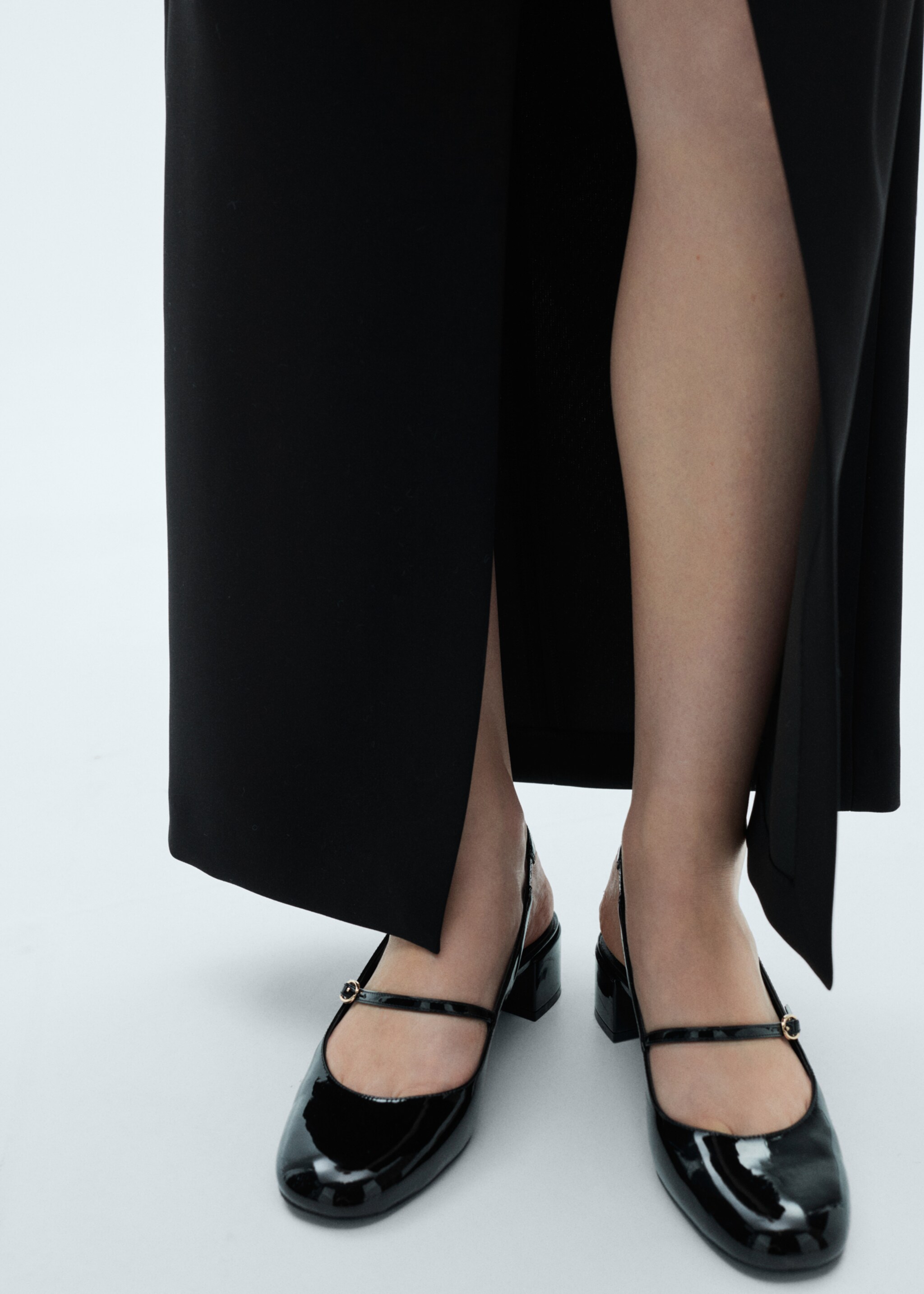 Heeled shoes with buckle - Details of the article 9, Black. Ref: 77052921-00.