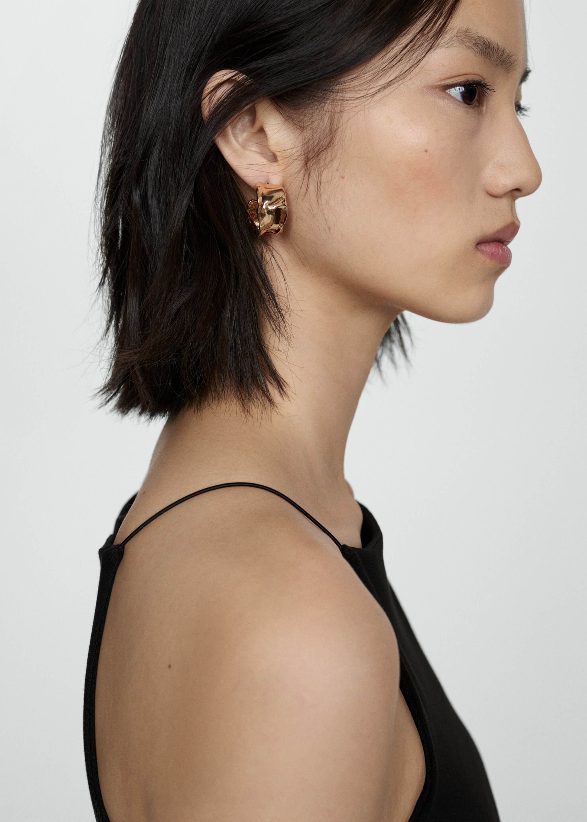 Fitted halter-neck top - Details of the article 1, Black. Ref: 77052923-00.