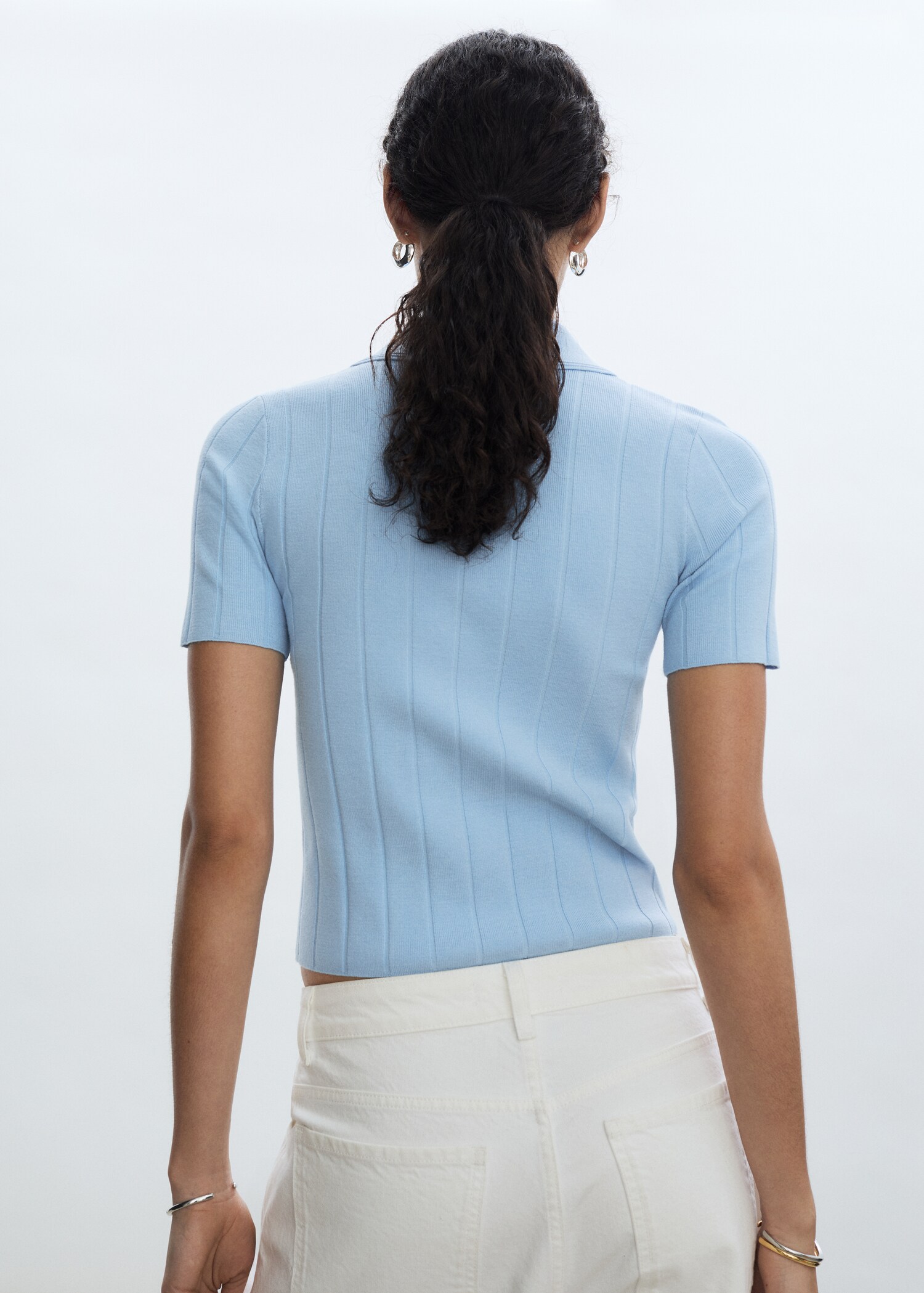 Polo-neck t-shirt - Reverse of the article