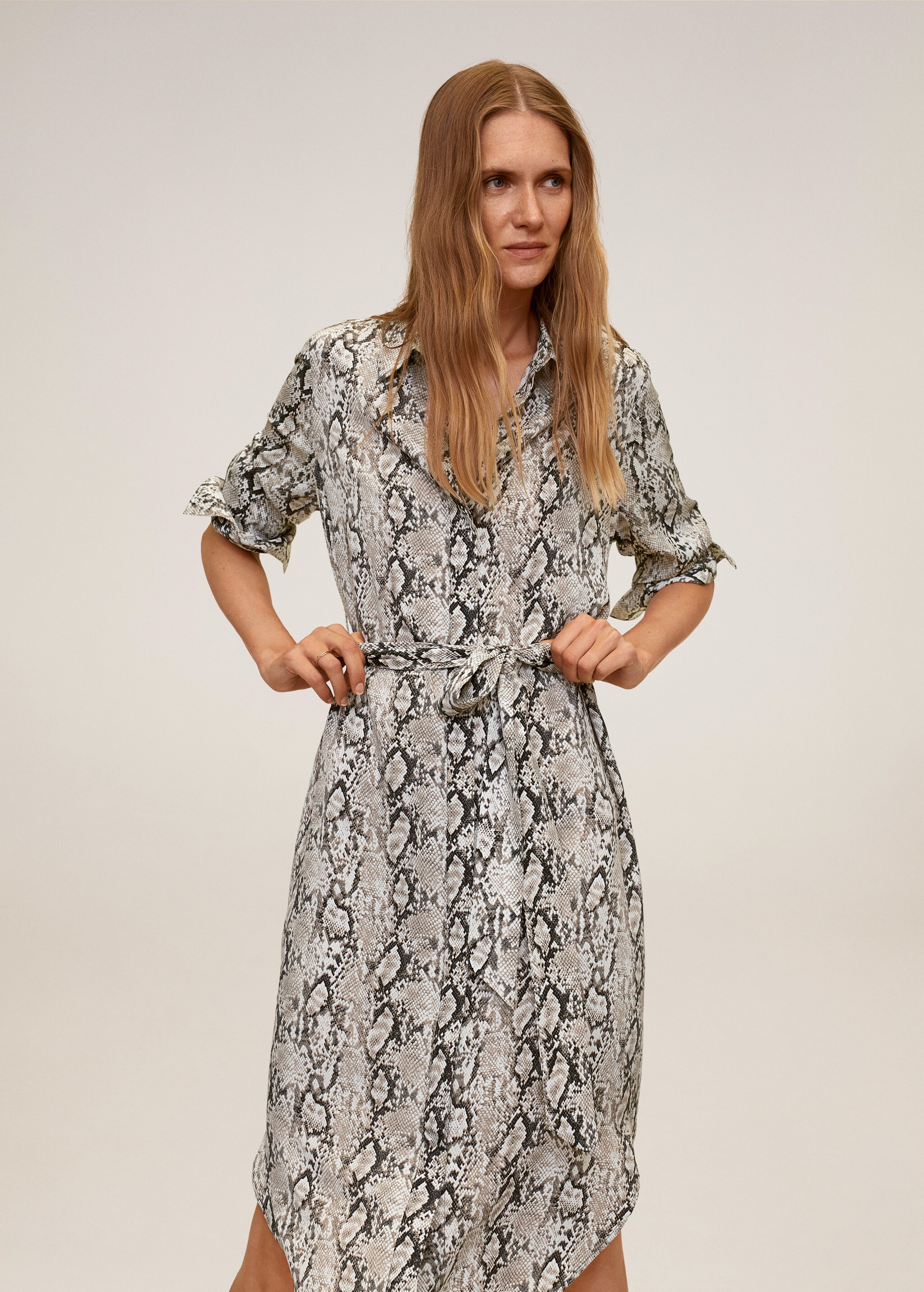 Hemdkleid mit Taillenband - Mittlere Ansicht