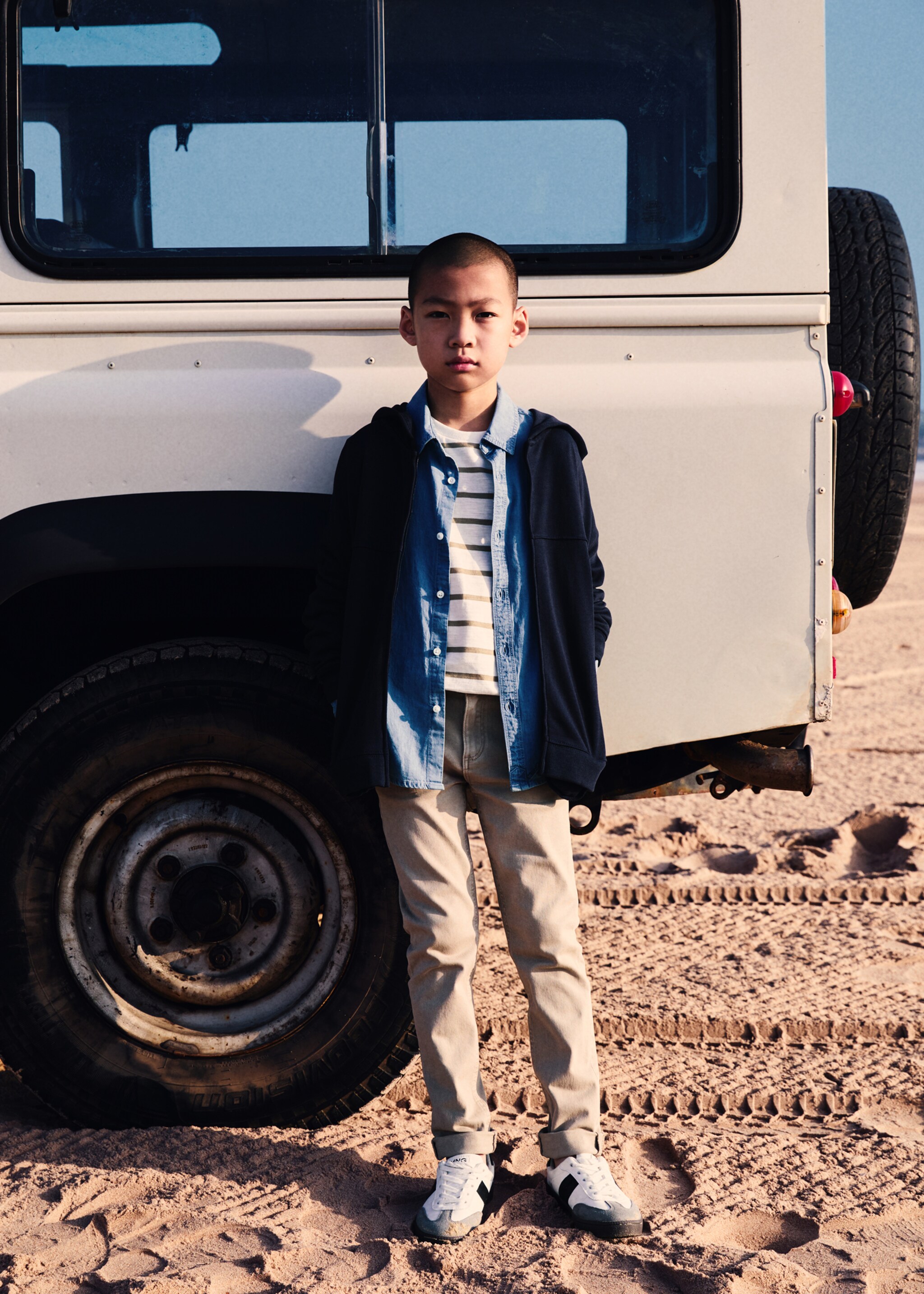 Straight-fit cotton trousers - Details of the article 5, Beige. Ref: 77053262-00.