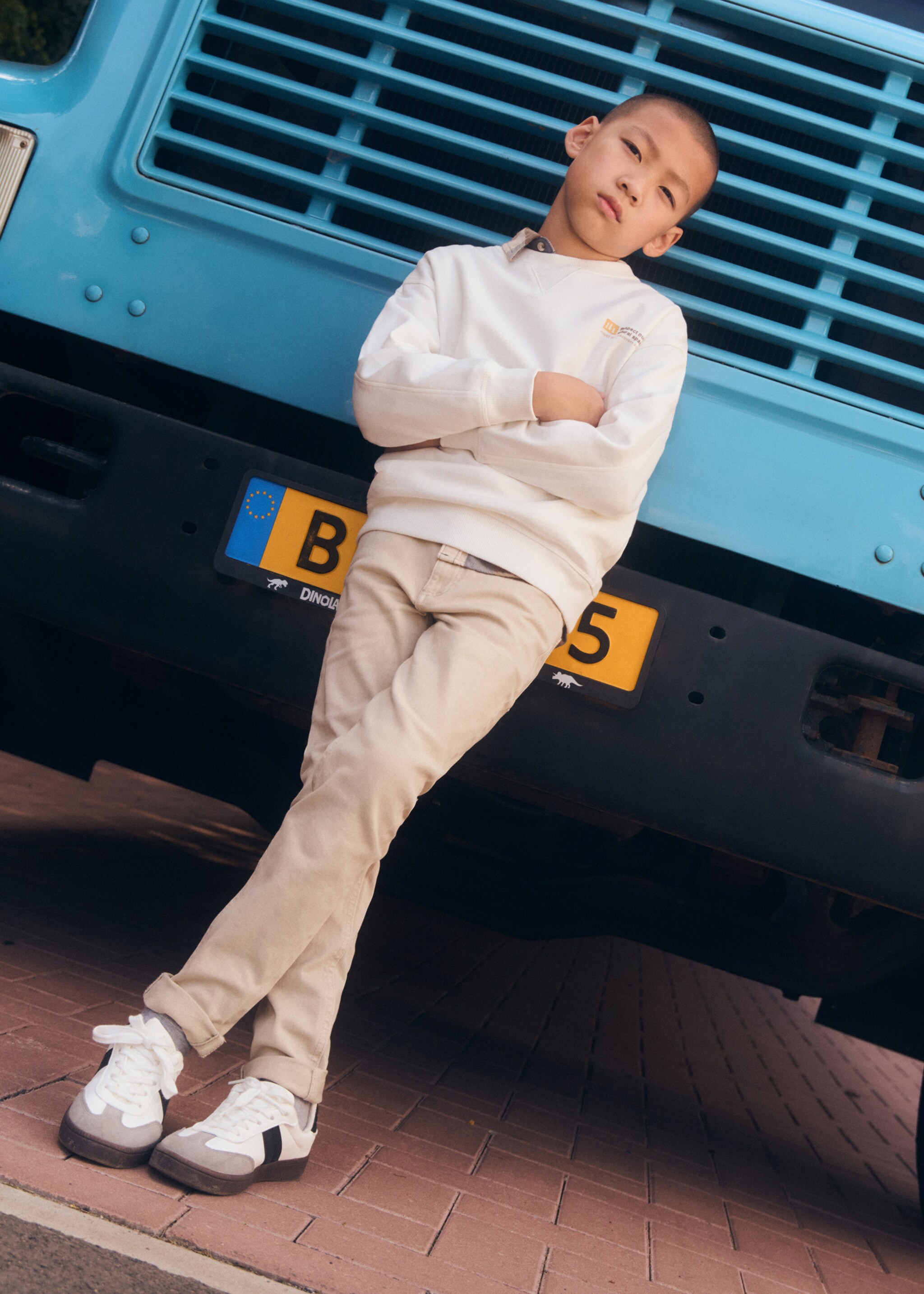 Straight-fit cotton trousers - Details of the article 6, Beige. Ref: 77053262-00.