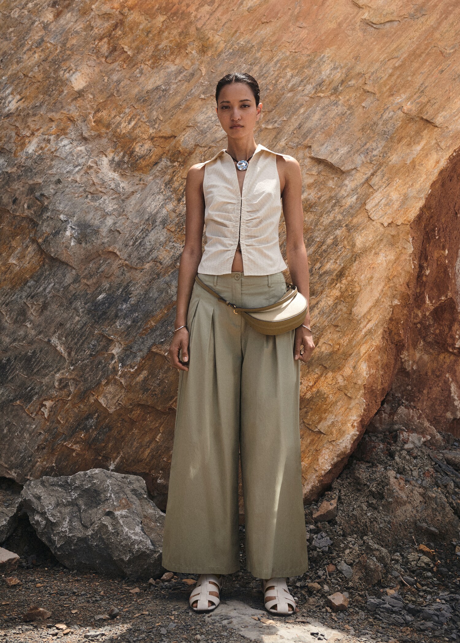 Cotton pleated trousers - Details of the article 6