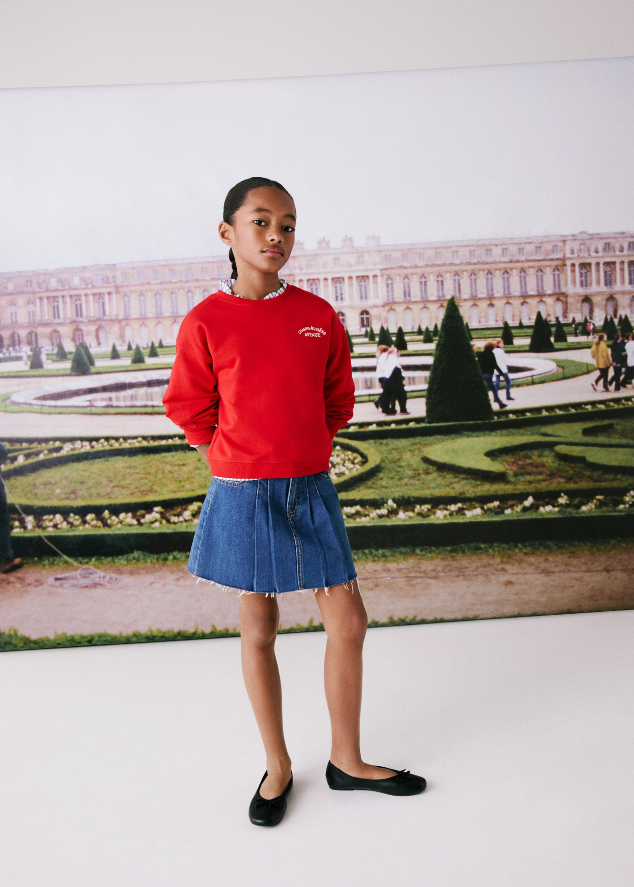 Embroidered detail cotton sweatshirt - Details of the article 6, Red. Ref: 77053273-00.