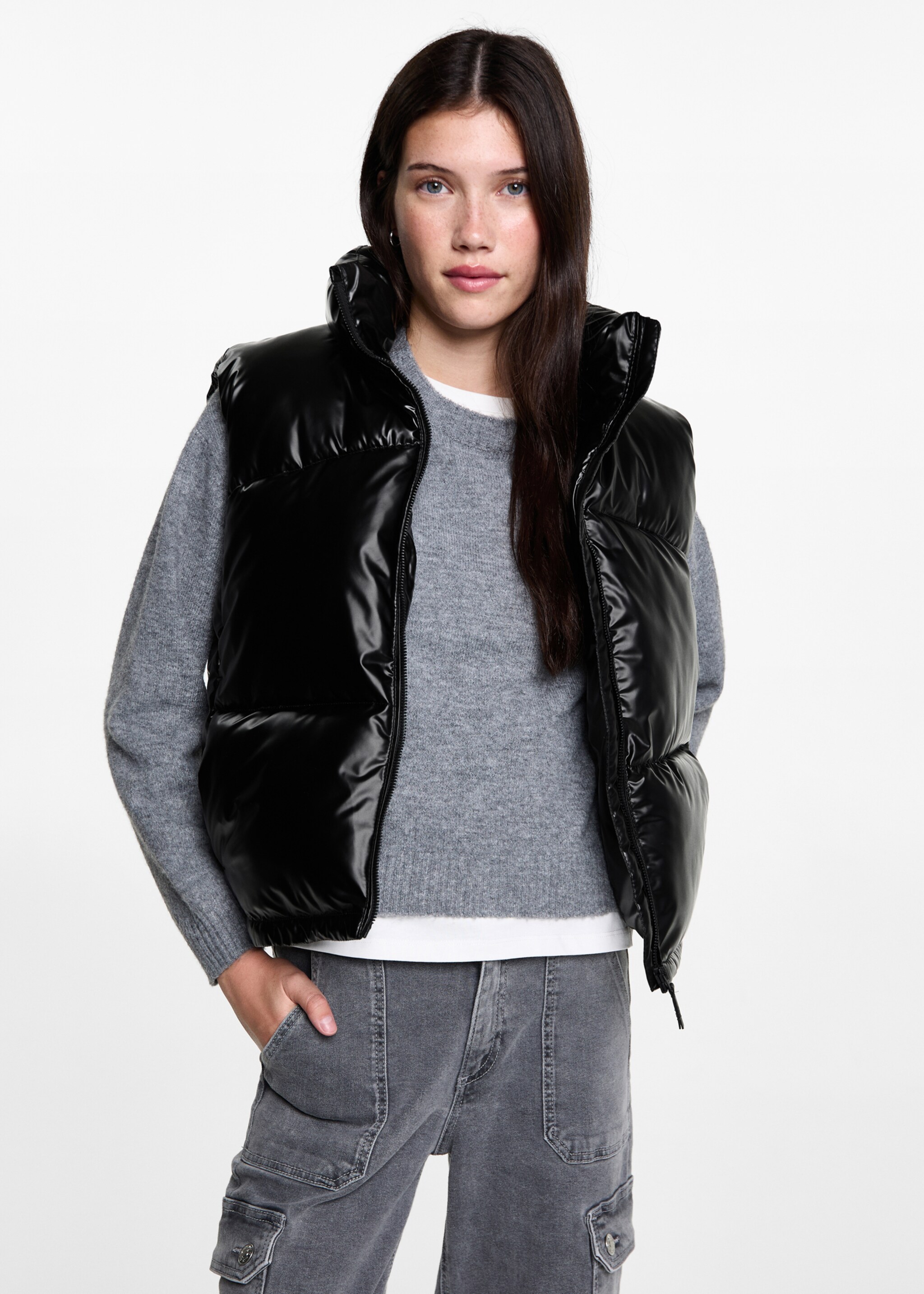 Quilted gilet with pockets - Medium plane, Black. Ref: 77053667-00.