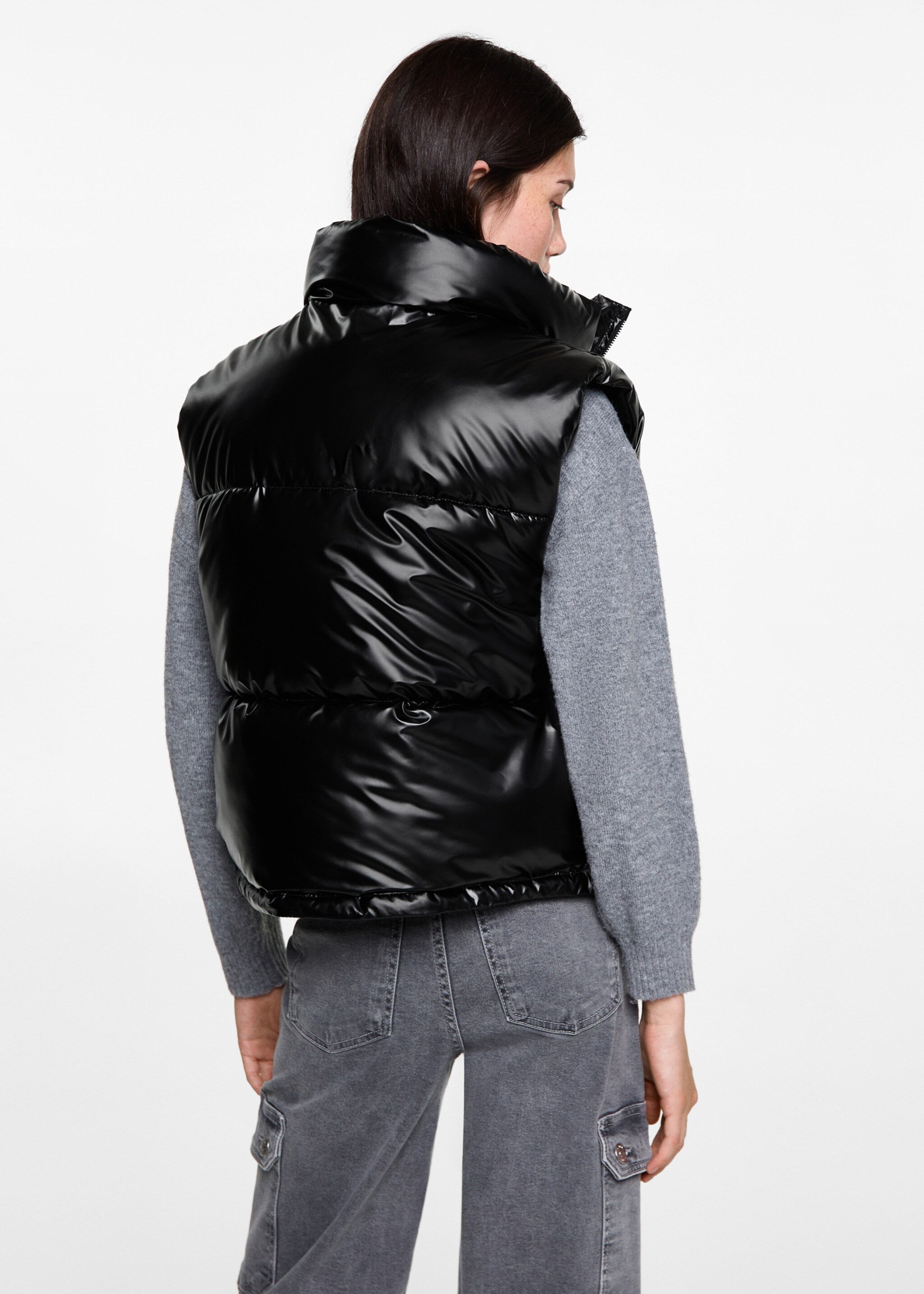 Quilted gilet with pockets - Reverse of the article, Black. Ref: 77053667-00.