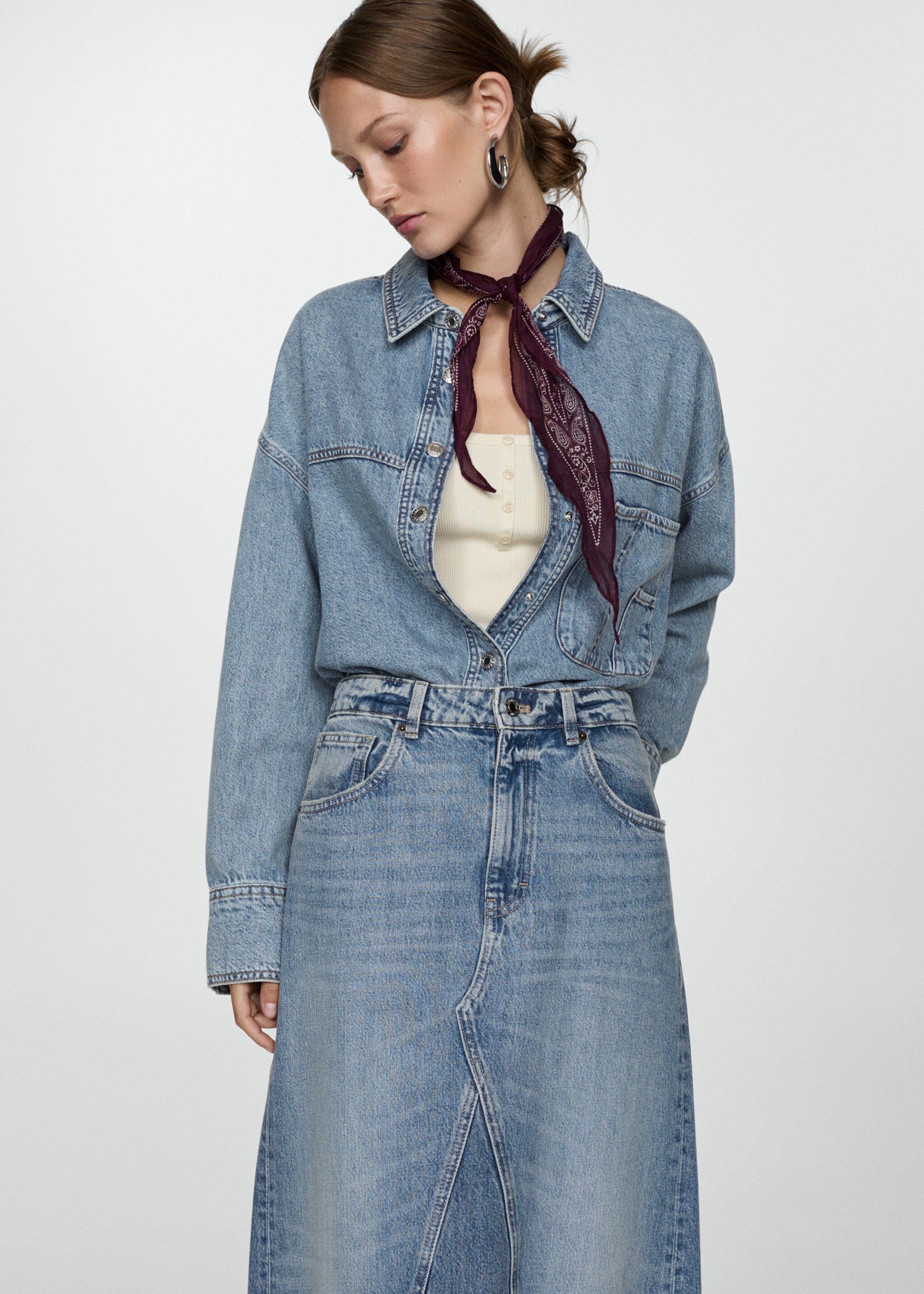 Slit denim skirt - Details of the article 1, Medium Blue. Ref: 77054017-00.