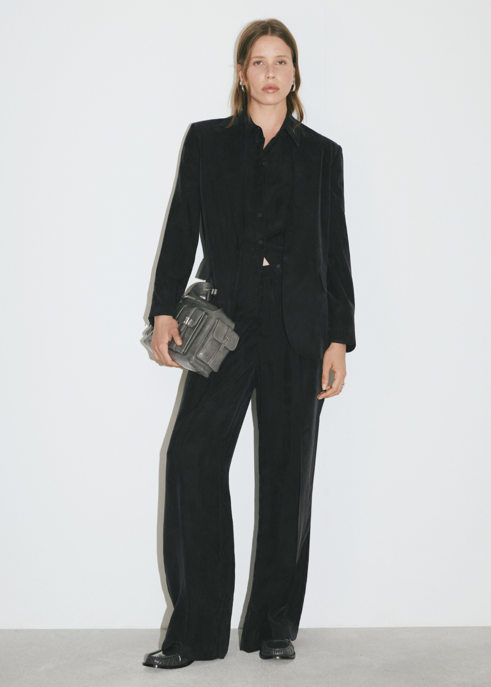 Straight-fit cupro trousers - Details of the article 7, Black. Ref: 77054024-00.