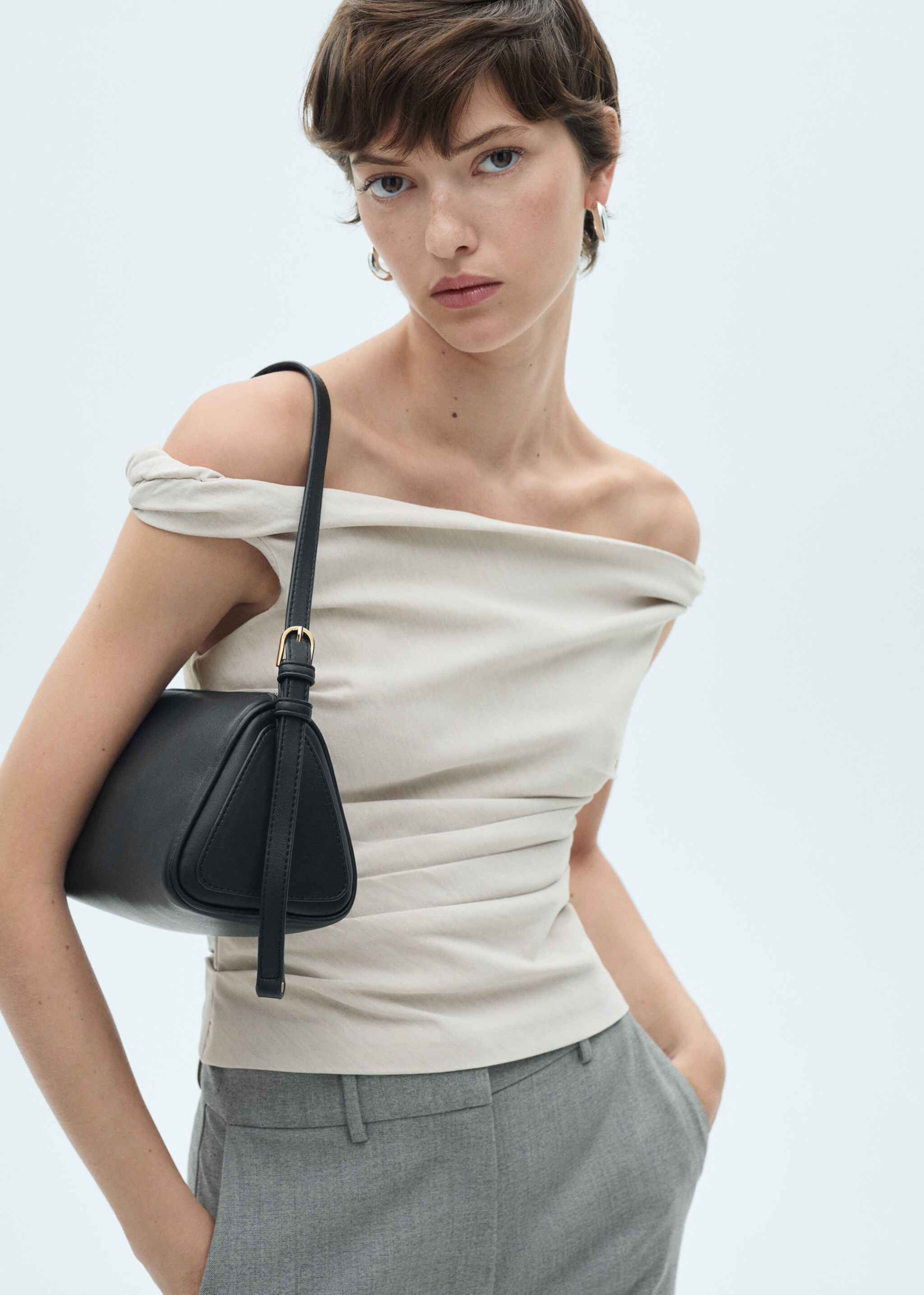 Draped off-shoulder top - Medium plane