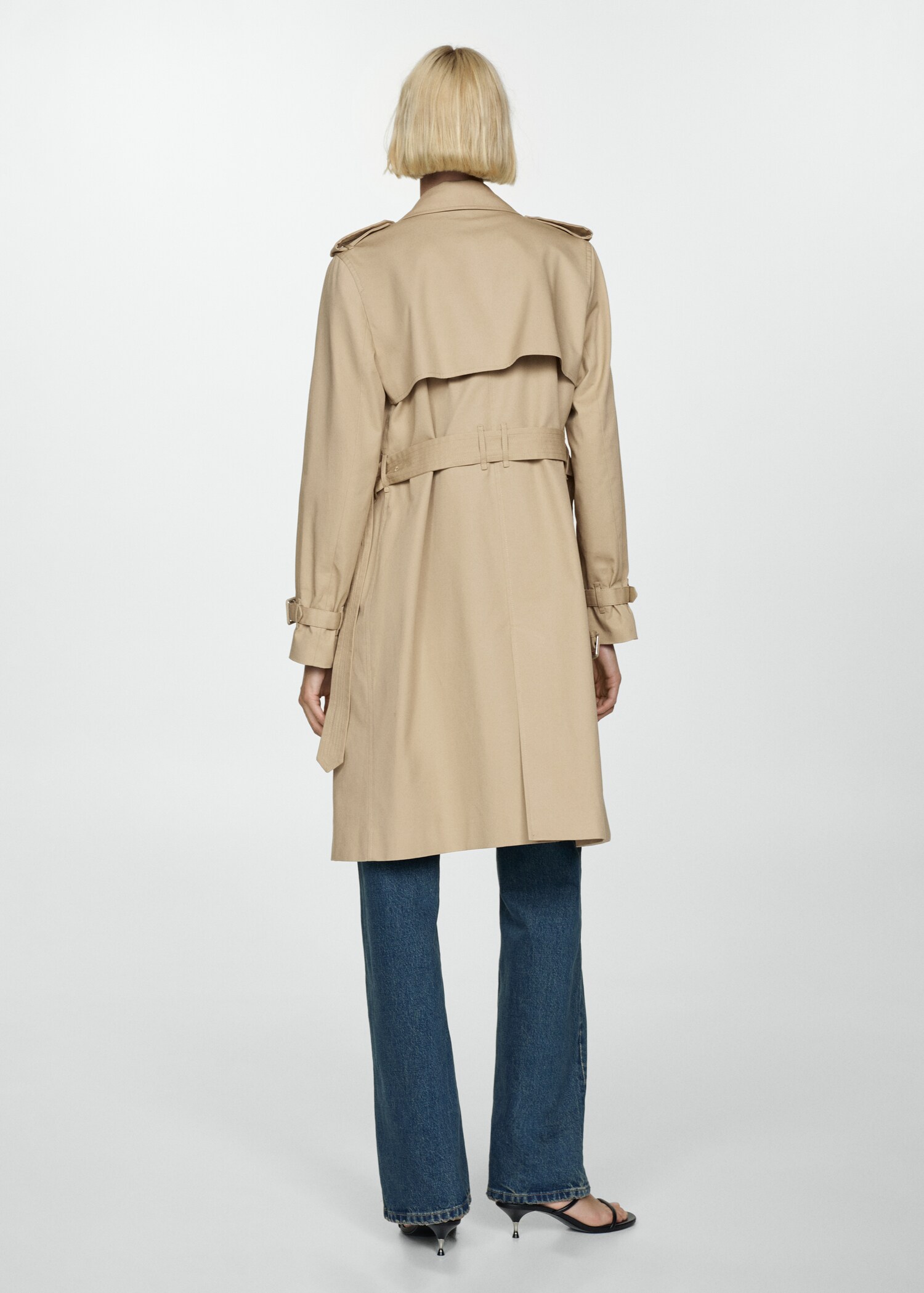 Klassischer Trenchcoat mit Gürtel - Rückseite des Artikels