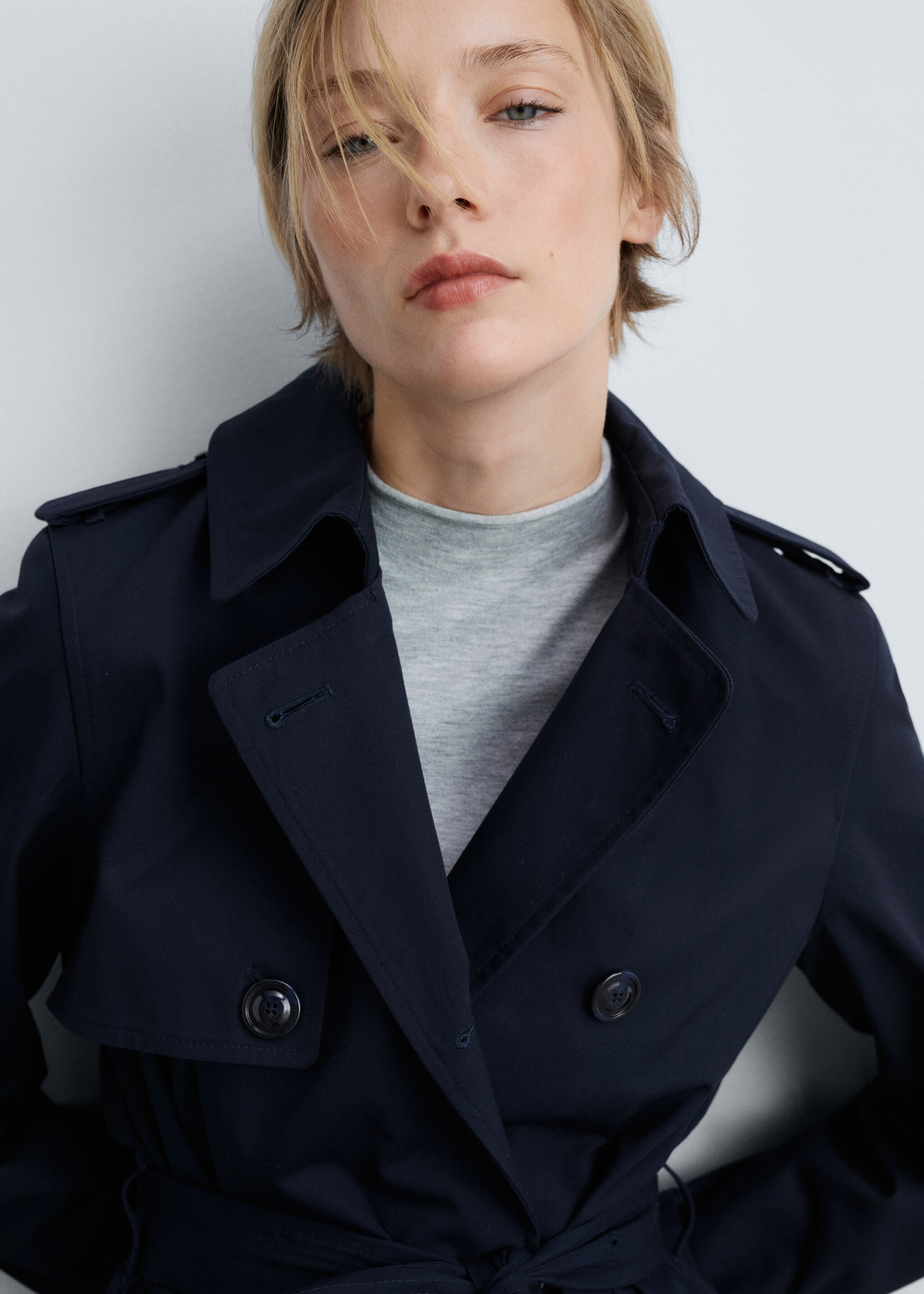 Classic trench coat with belt - Details of the article 1, Dark Navy. Ref: 77054028-00.