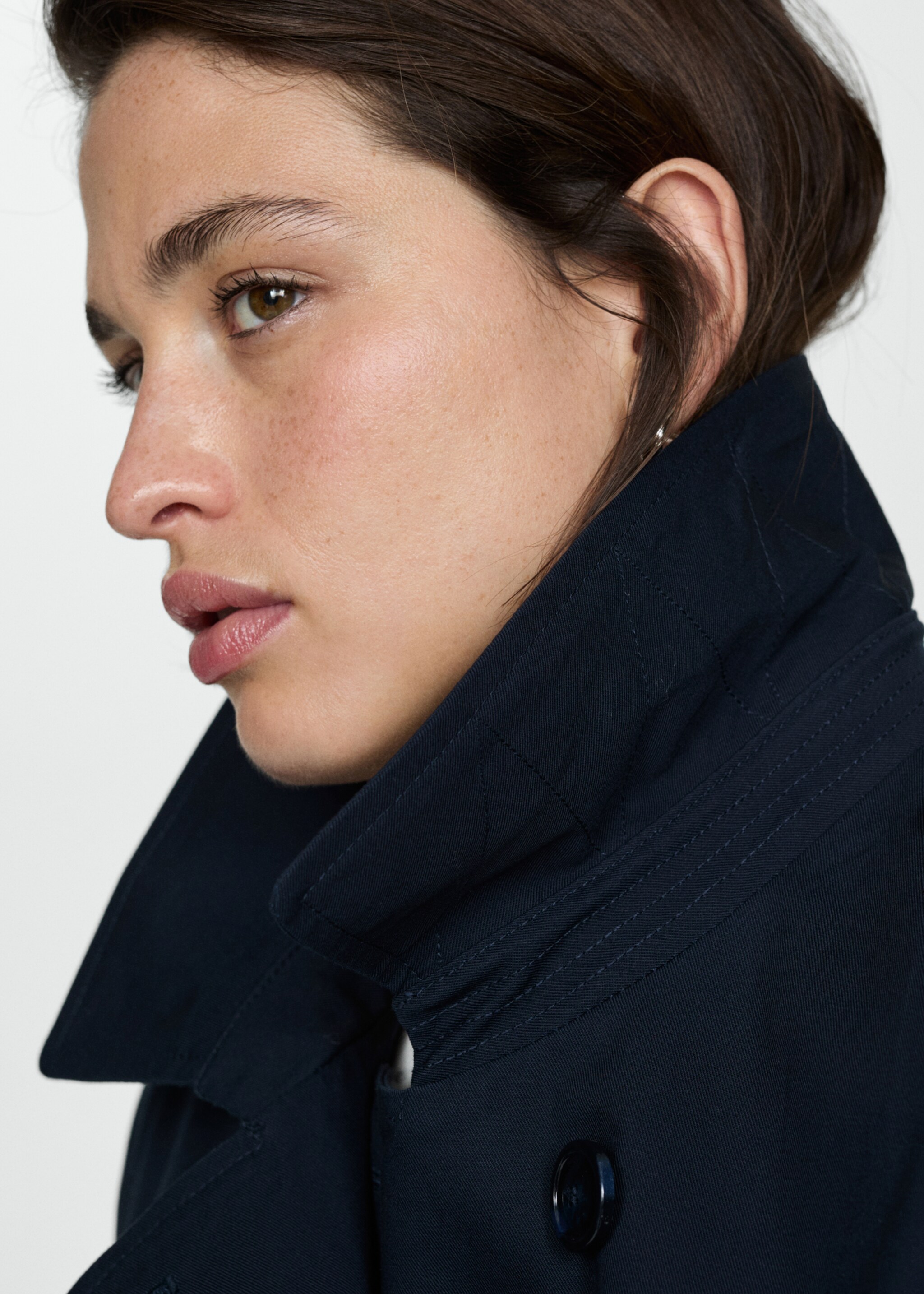 Classic trench coat with belt - Details of the article 4, Dark Navy. Ref: 77054028-00.