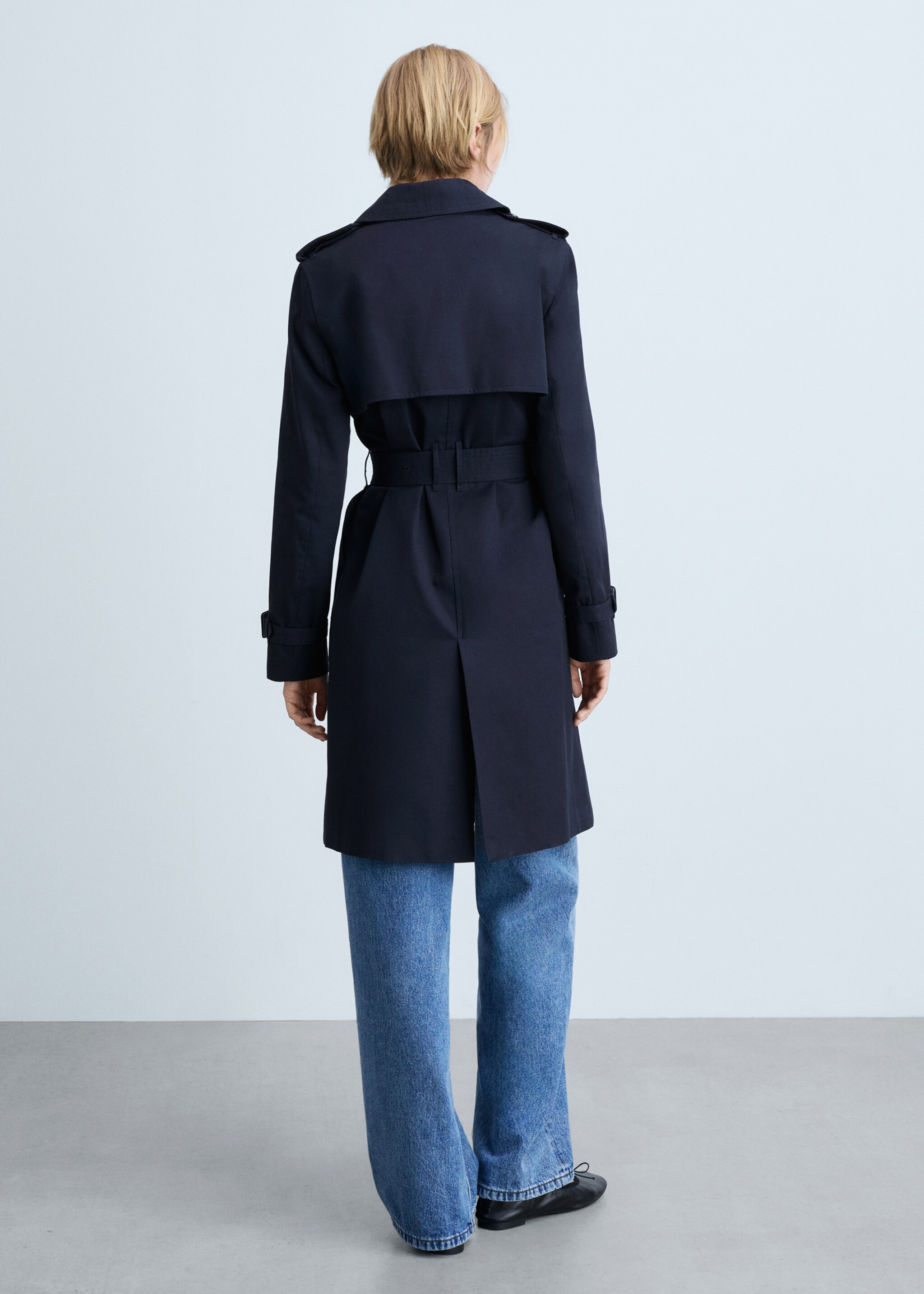Classic trench coat with belt - Reverse of the article, Dark Navy. Ref: 77054028-00.