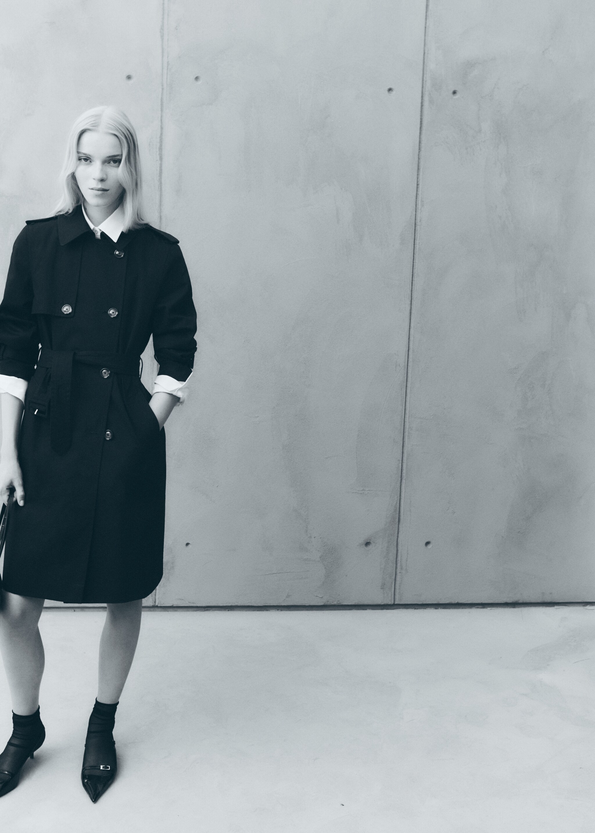 Classic trench coat with belt - Details of the article 6