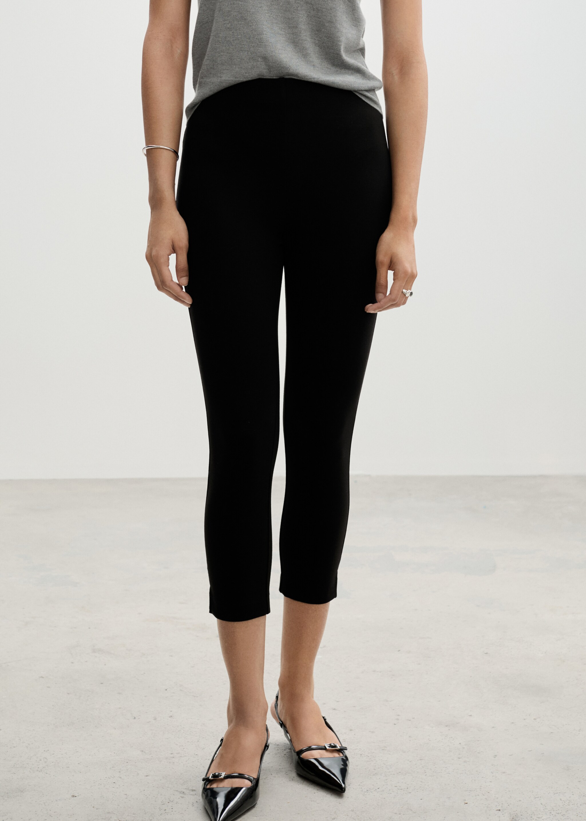 Capri leggings - Medium plane, Black. Ref: 77054029-00.