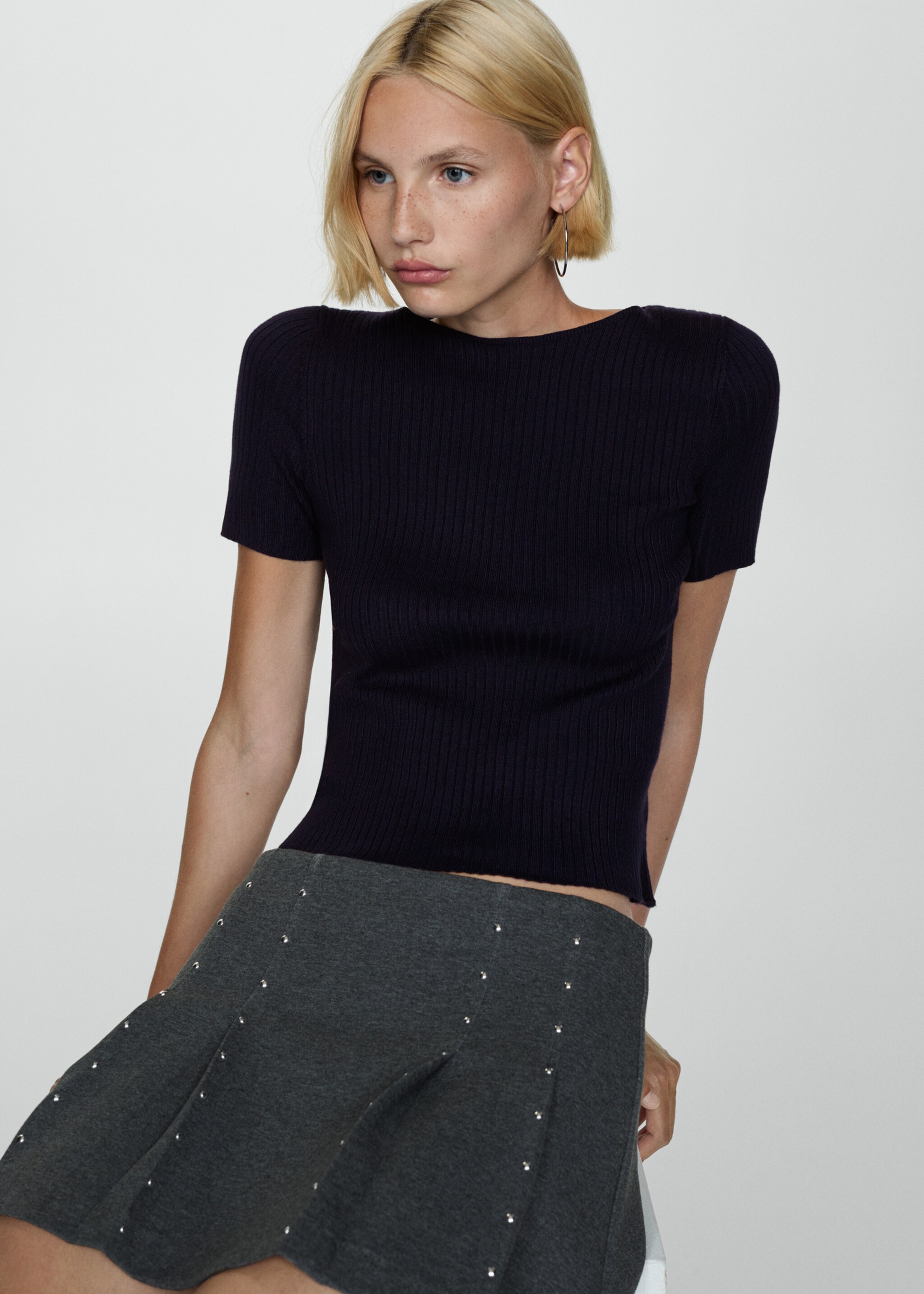 Short-sleeved fine-knit t-shirt - Details of the article 2