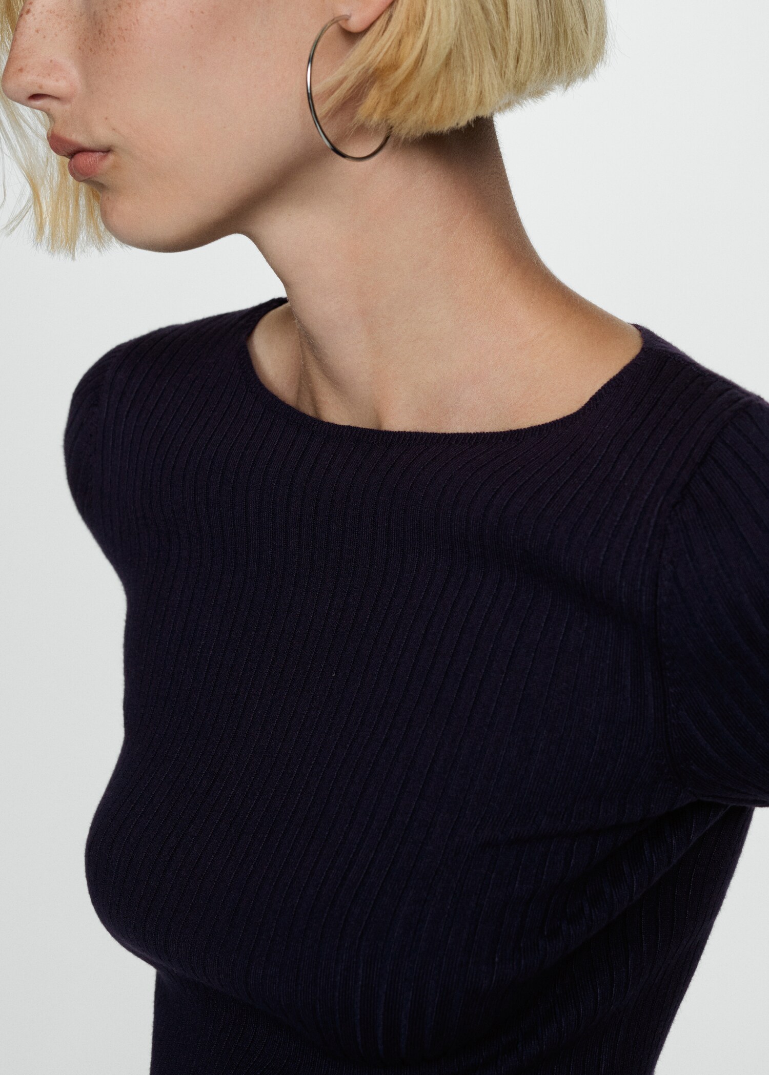 Short-sleeved fine-knit t-shirt - Details of the article 6