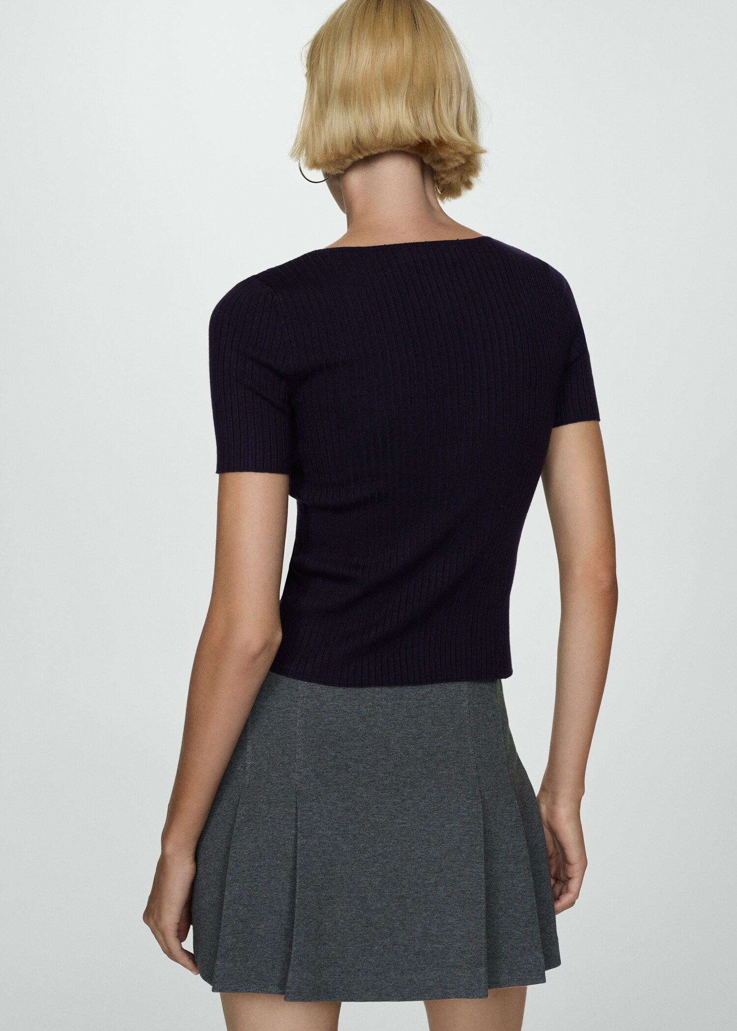 Short-sleeved fine-knit t-shirt - Reverse of the article
