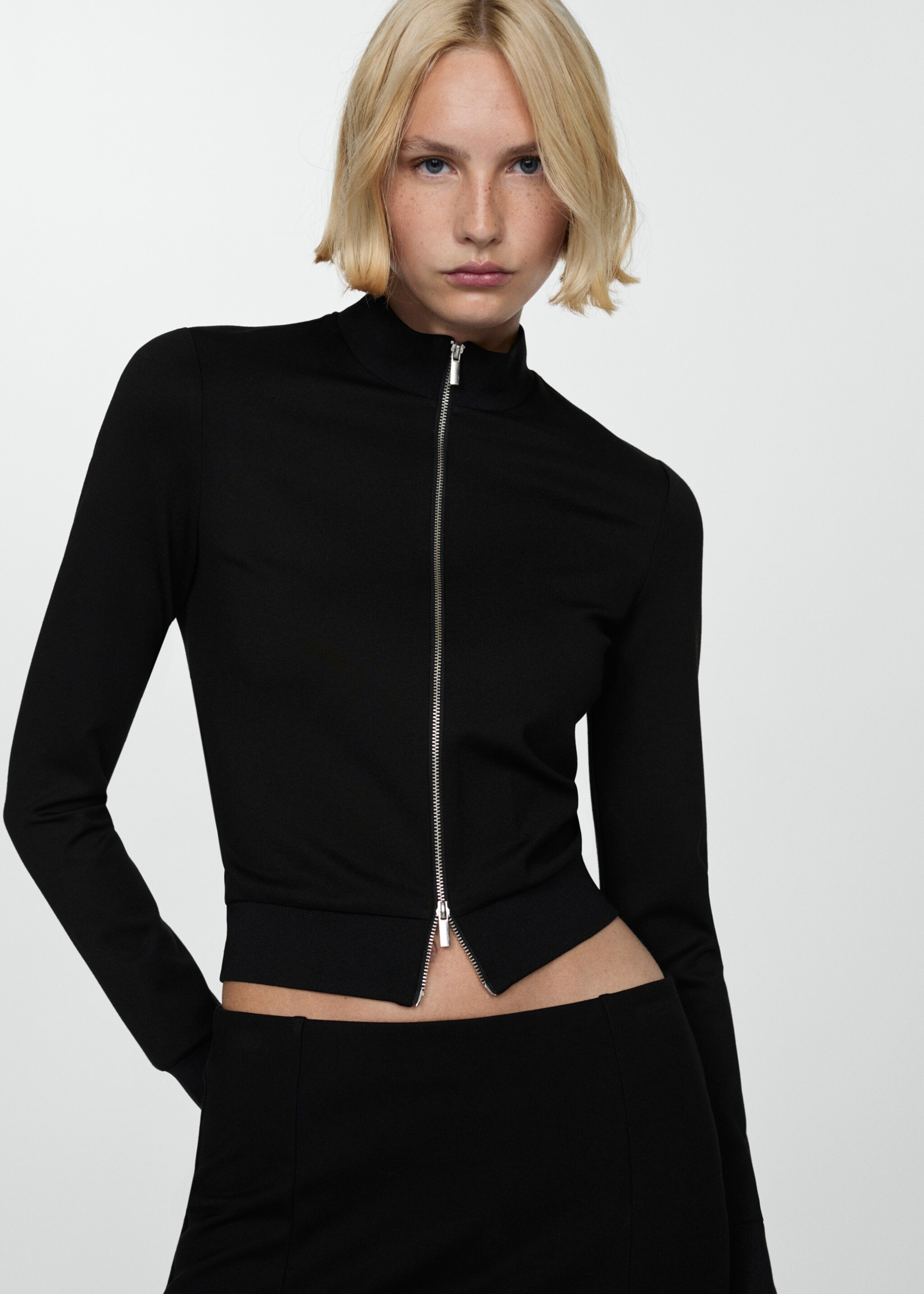 Taillierte Jacke mit doppeltem Reißverschluss - Mittlere Ansicht, Schwarz. Ref: 77054037-00.