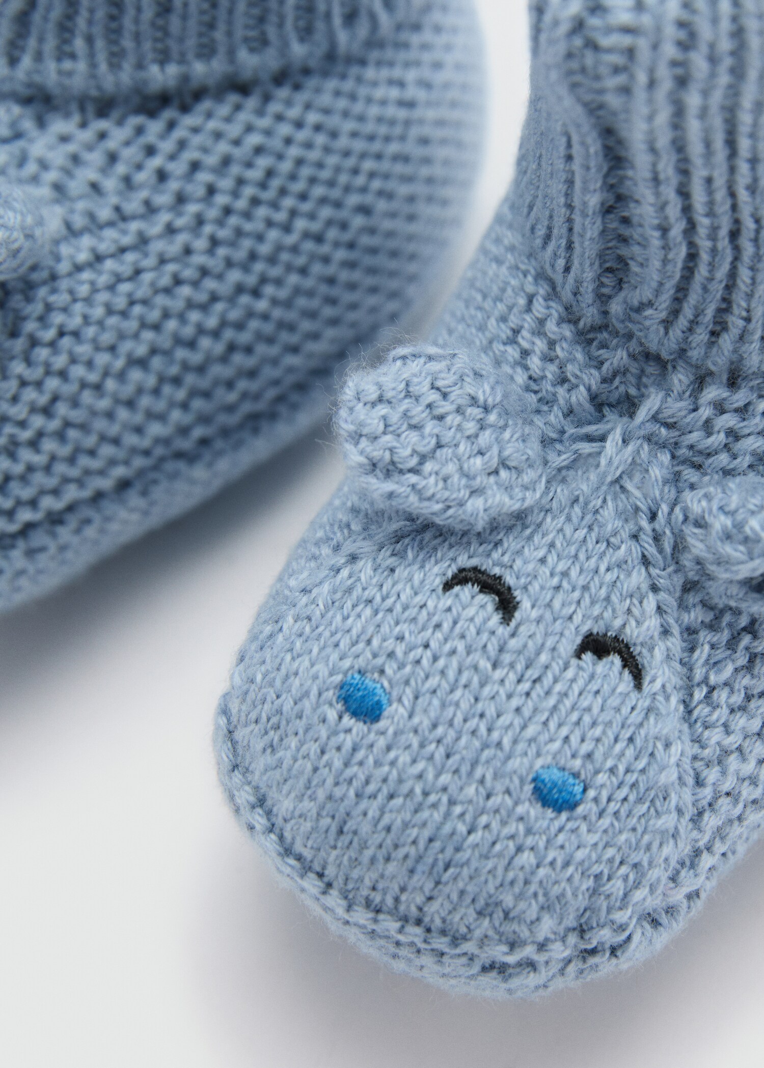Booties with little ears - Details of the article 1
