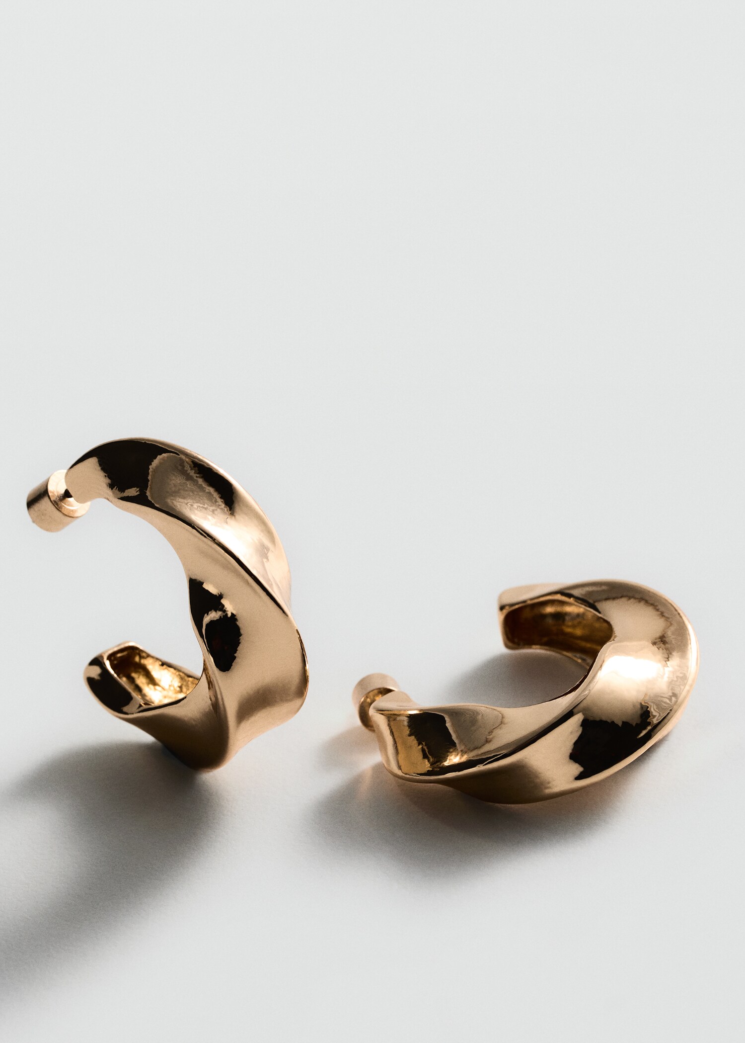 Twisted hoop earrings - Medium plane