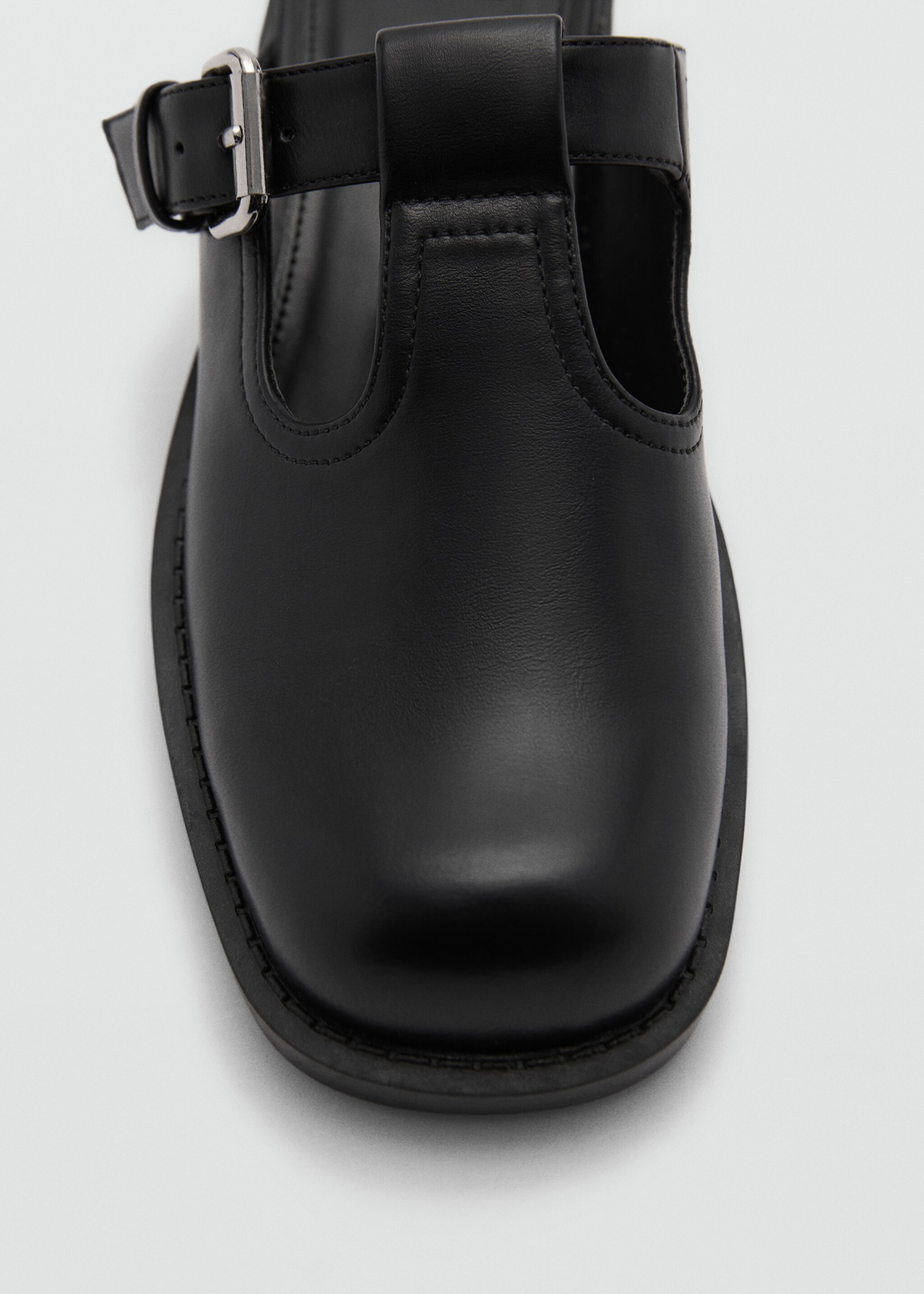 Zueco hebilla estilo mule - Detalle del artículo 2, Negro. Ref: 77054060-00.