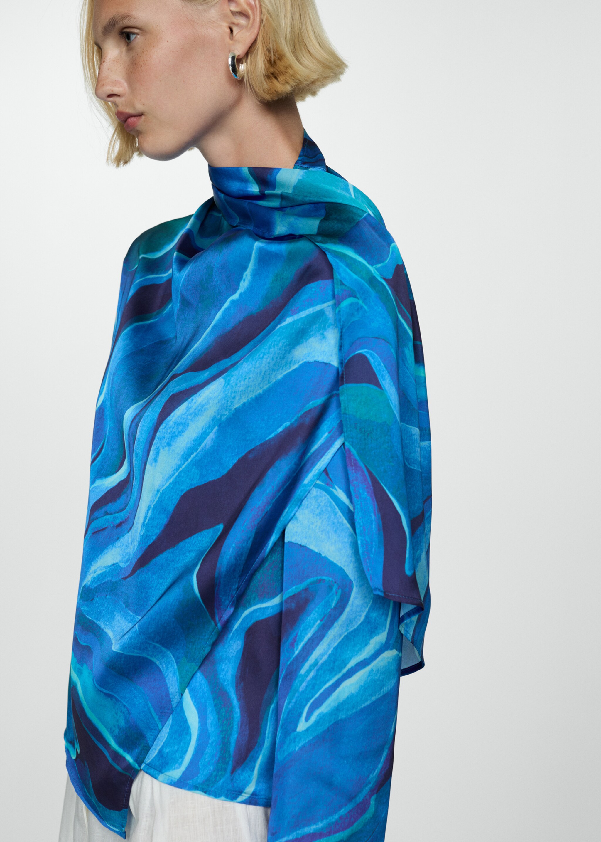 Satin printed blouse with draped neck - Medium plane