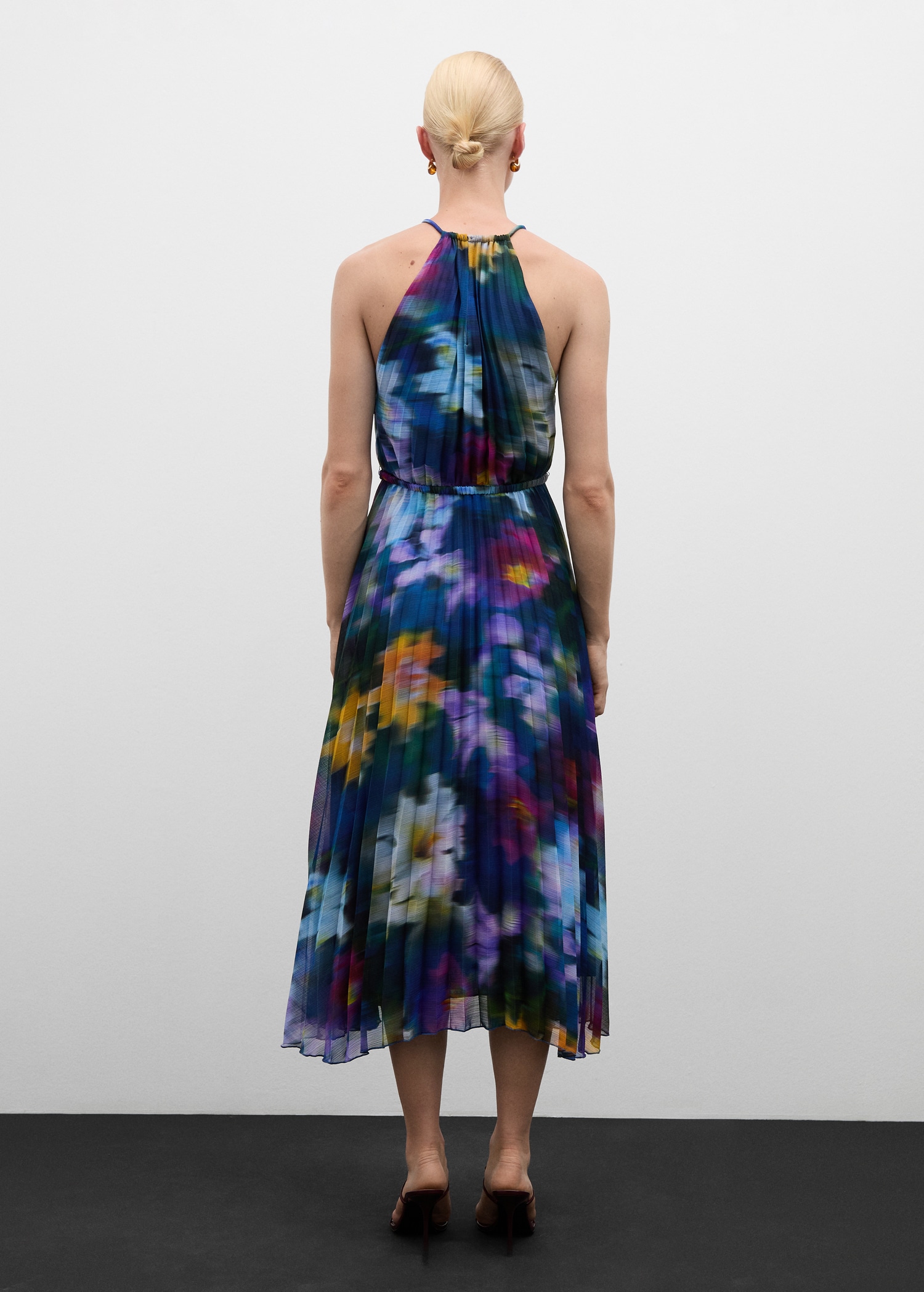 Printed pleated dress - Reverse of the article