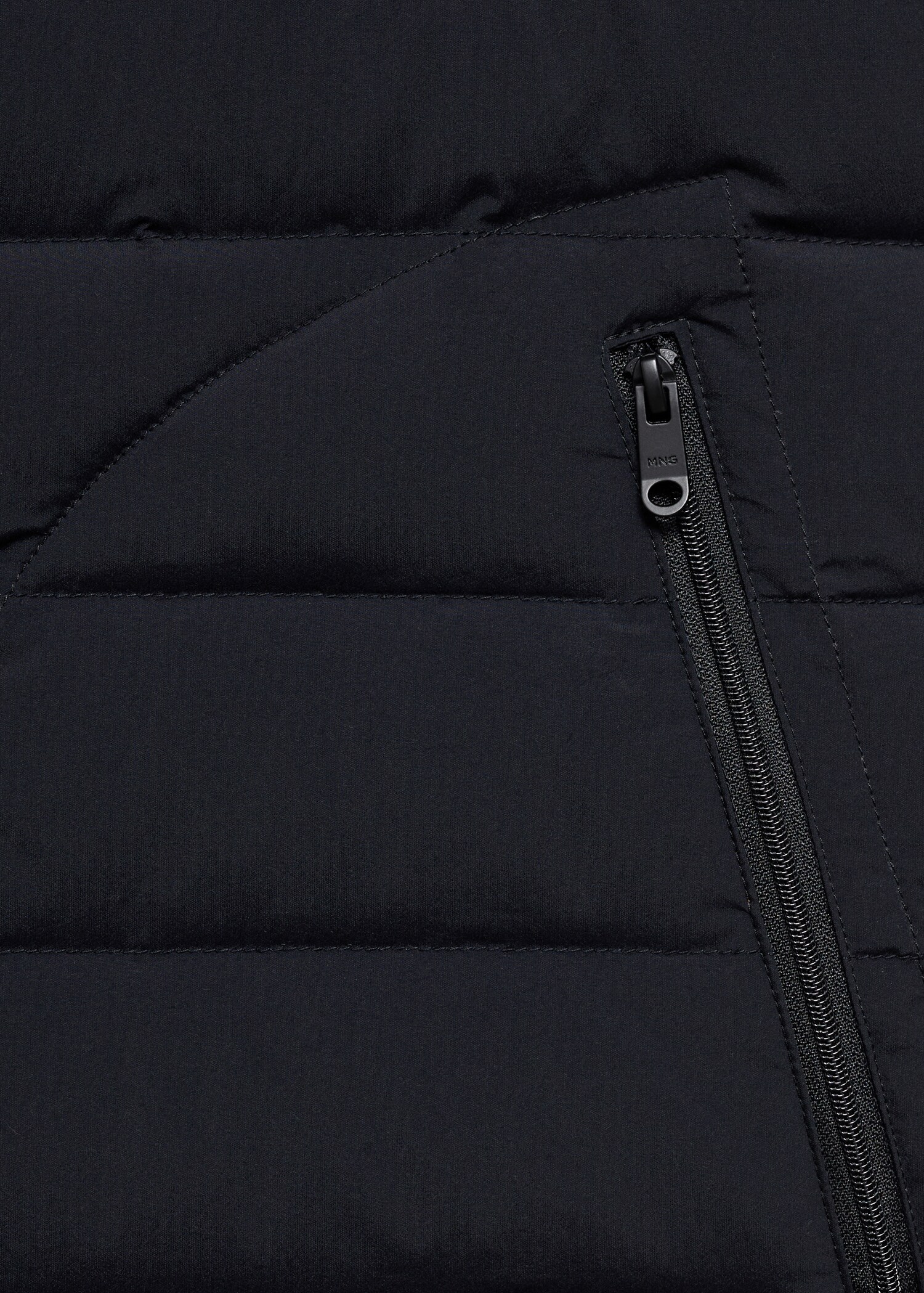 Quilted gilet with feather filling - Details of the article 8