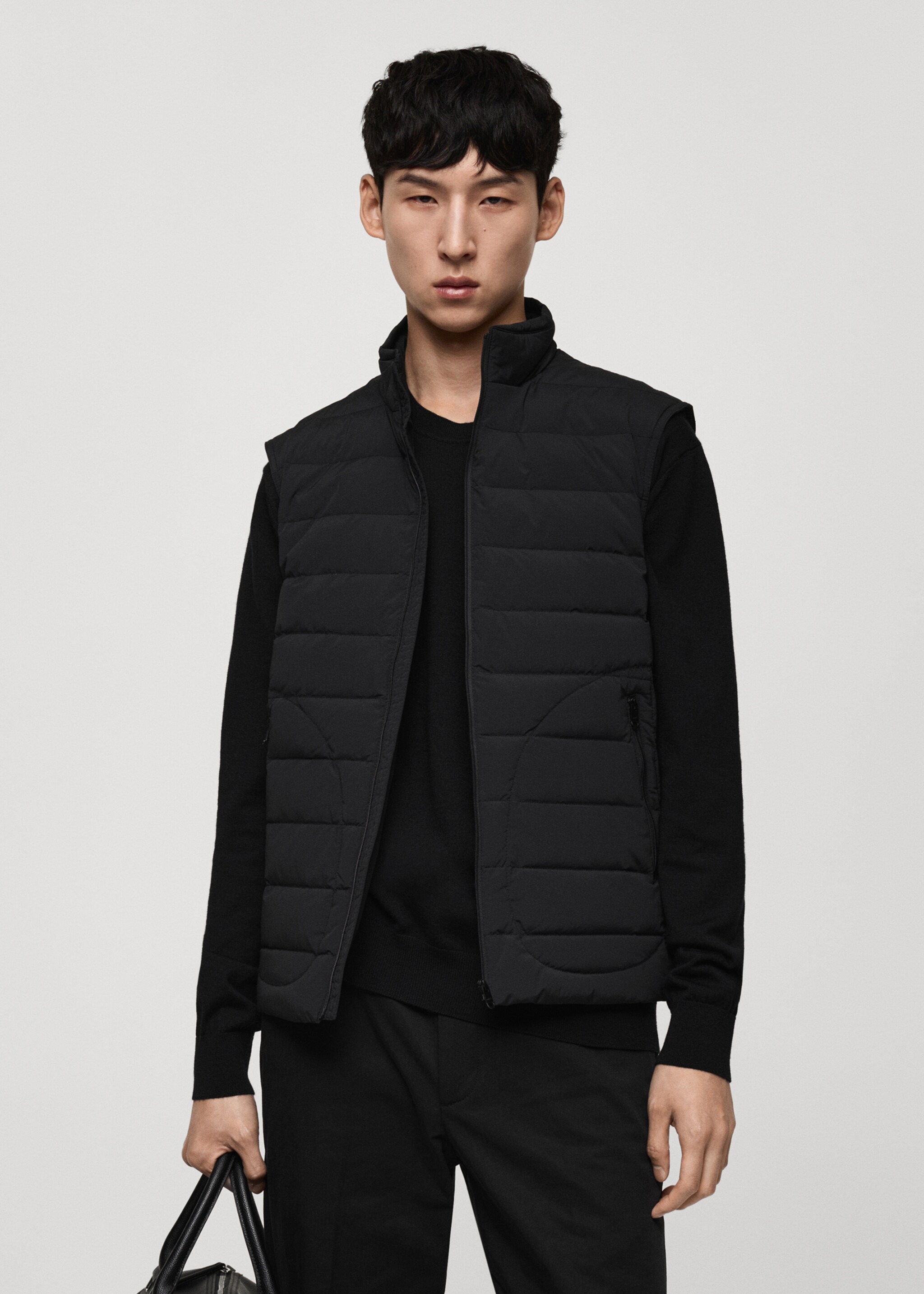 Quilted gilet with feather filling - Medium plane, Black. Ref: 77054432-00.
