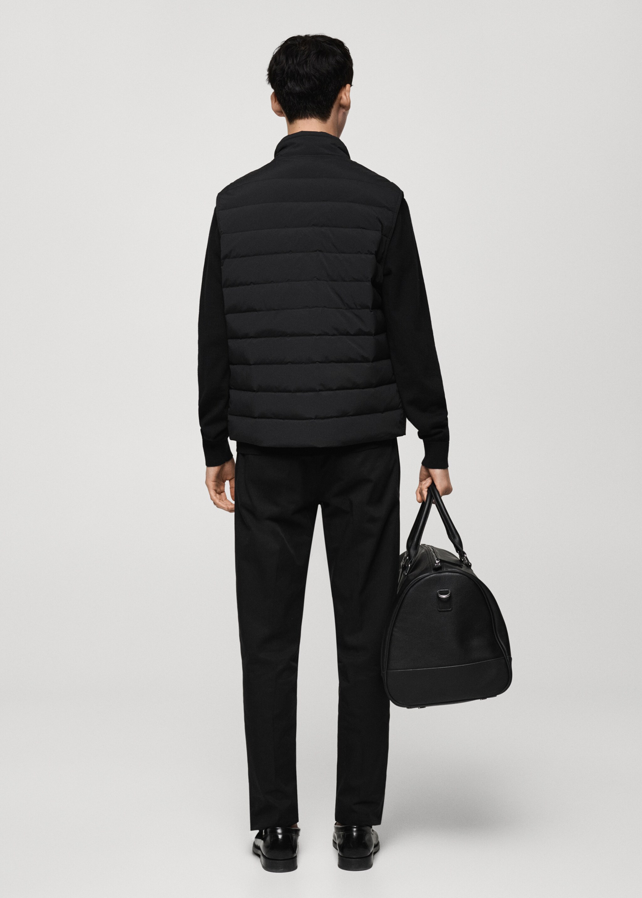 Quilted gilet with feather filling - Reverse of the article, Black. Ref: 77054432-00.