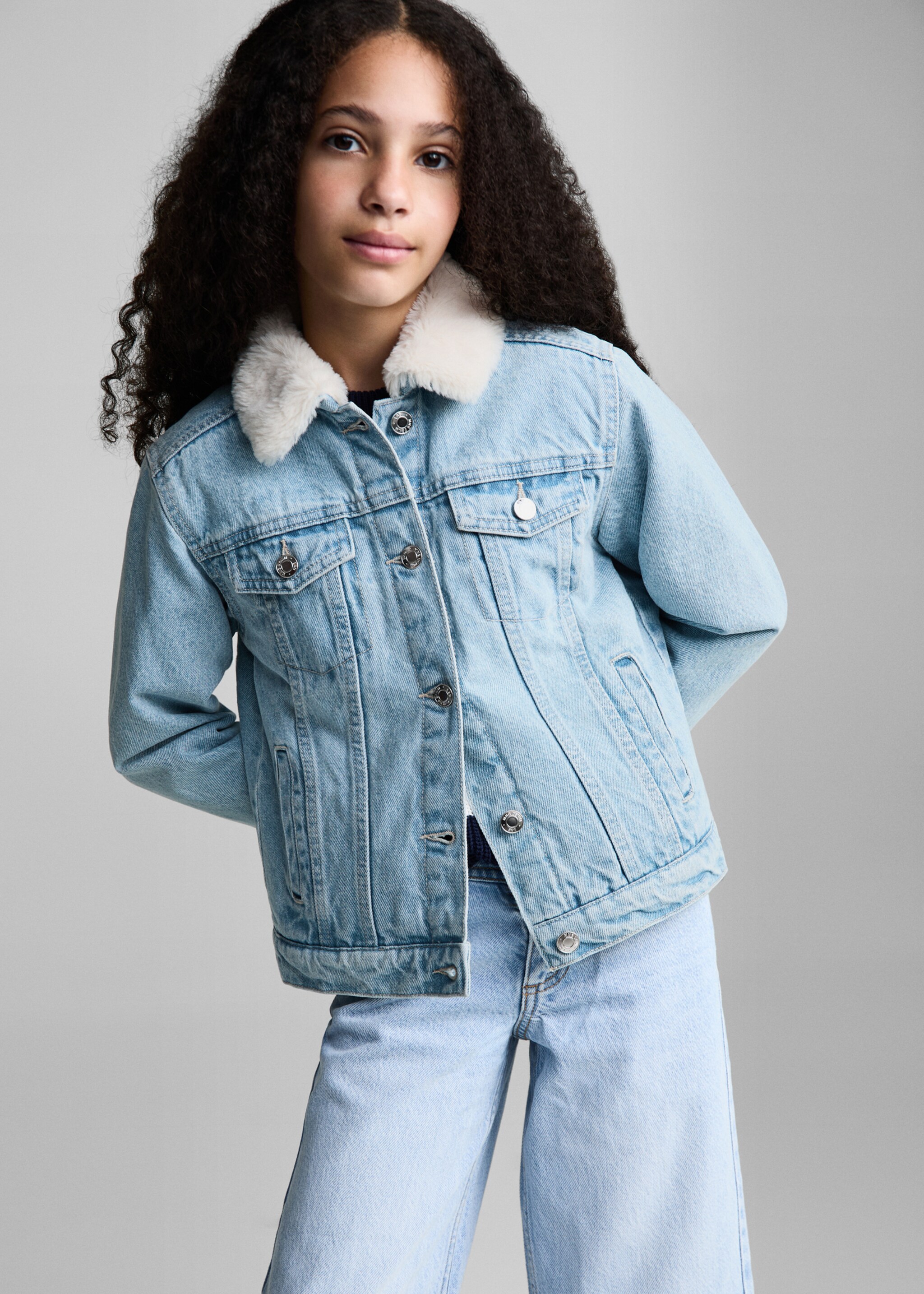 Fur-effect inner jacket - Details of the article 4, Light Blue. Ref: 77054434-00.