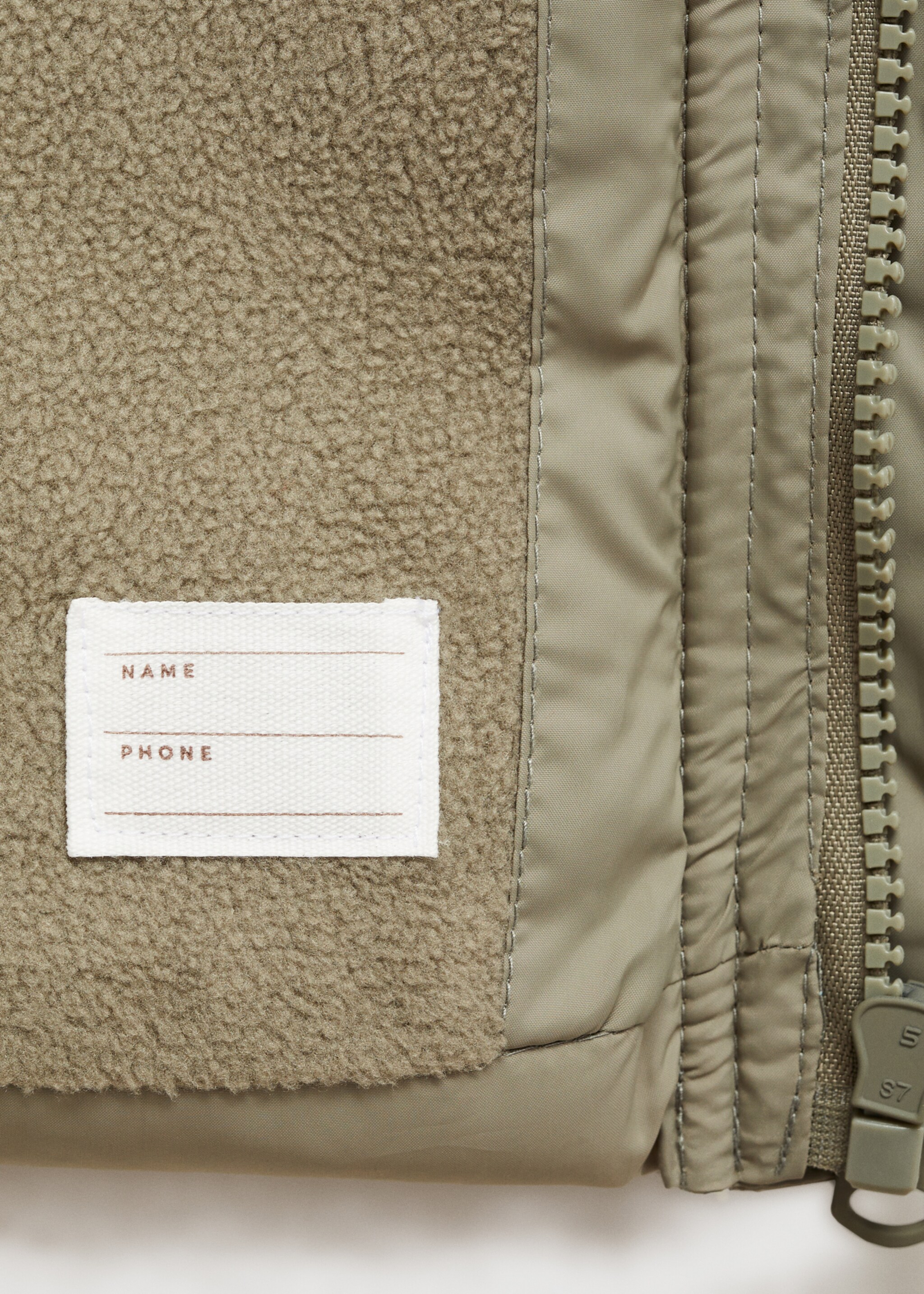 Steppanorak mit Innenfutter aus Plüsch - Detail des Artikels 0, Grün. Ref: 77054436-00.