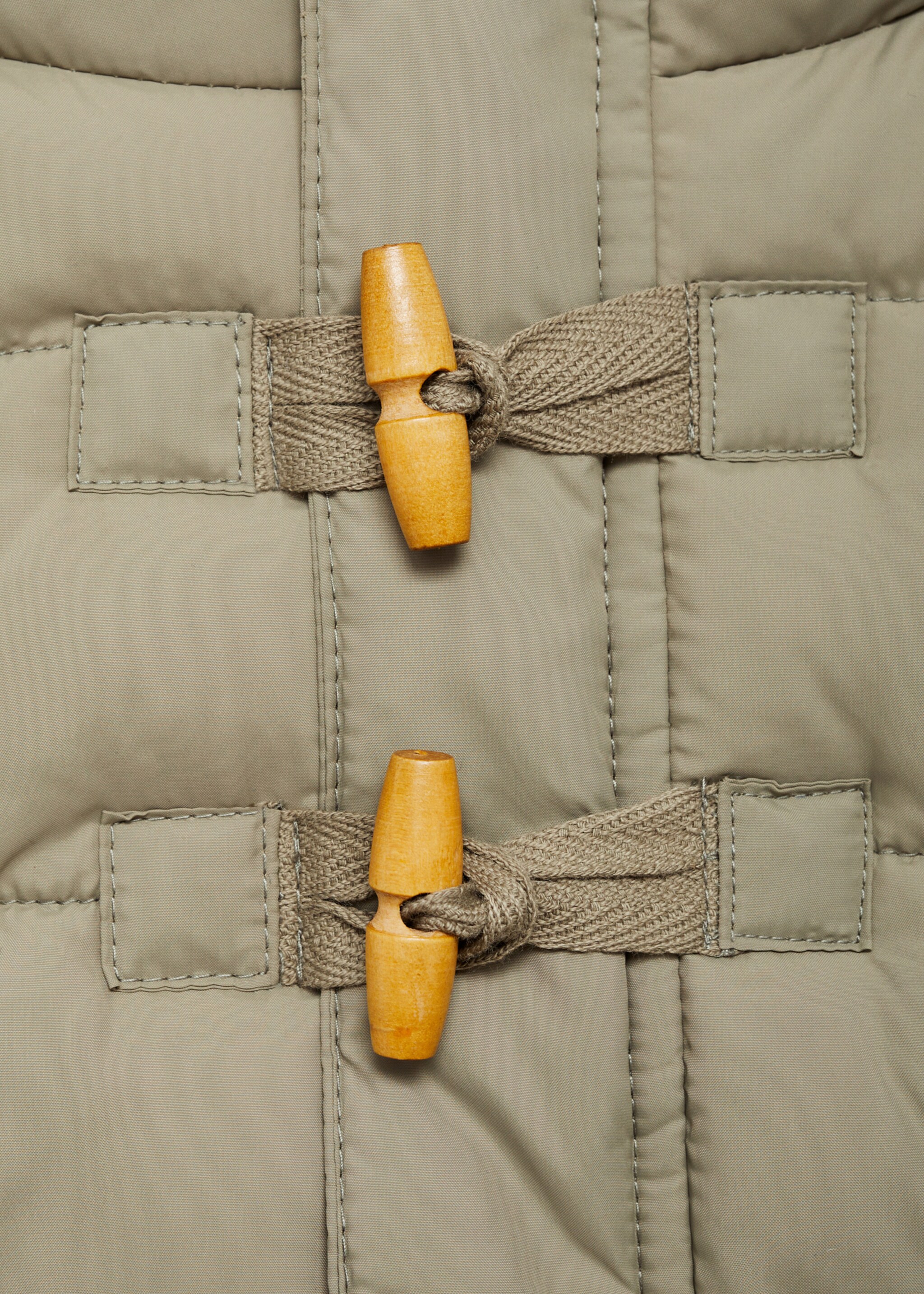Steppanorak mit Innenfutter aus Plüsch - Detail des Artikels 8, Grün. Ref: 77054436-00.