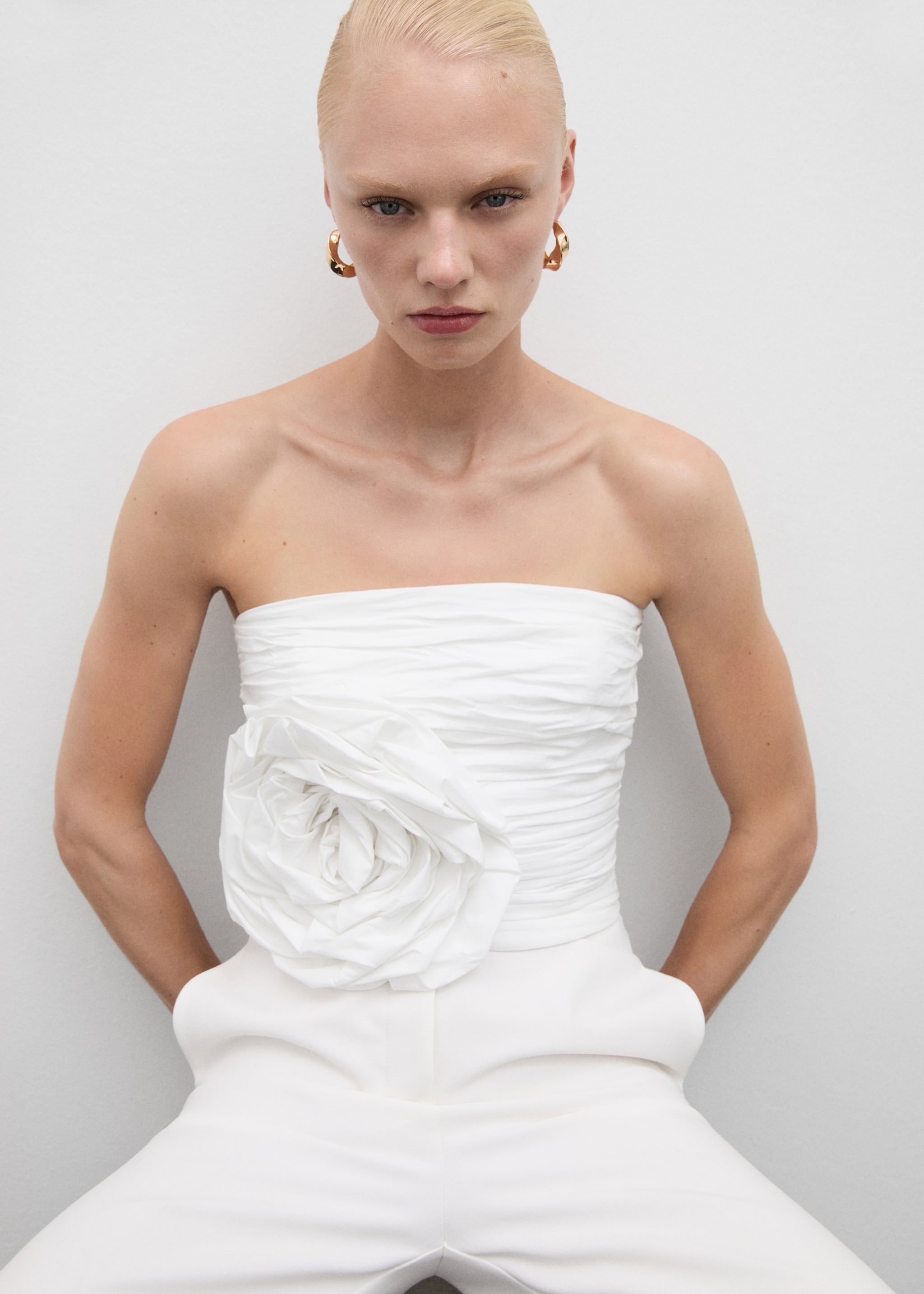 Maxi-flower ruched top - Details of the article 2, Off White. Ref: 77054454-00.