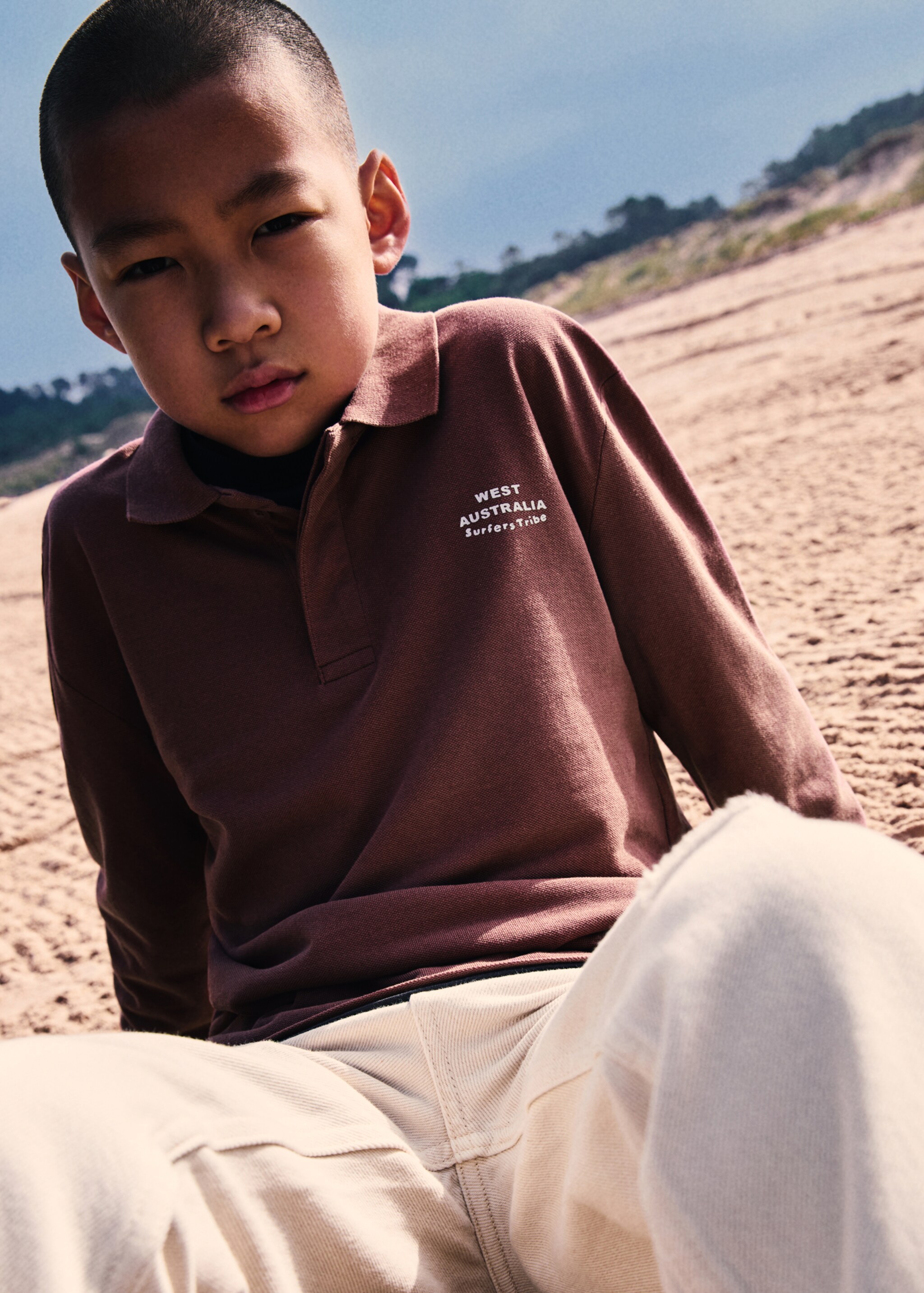 Poloshirt mit Stickdetail - Detail des Artikels 5, Bordeaux. Ref: 77054764-00.