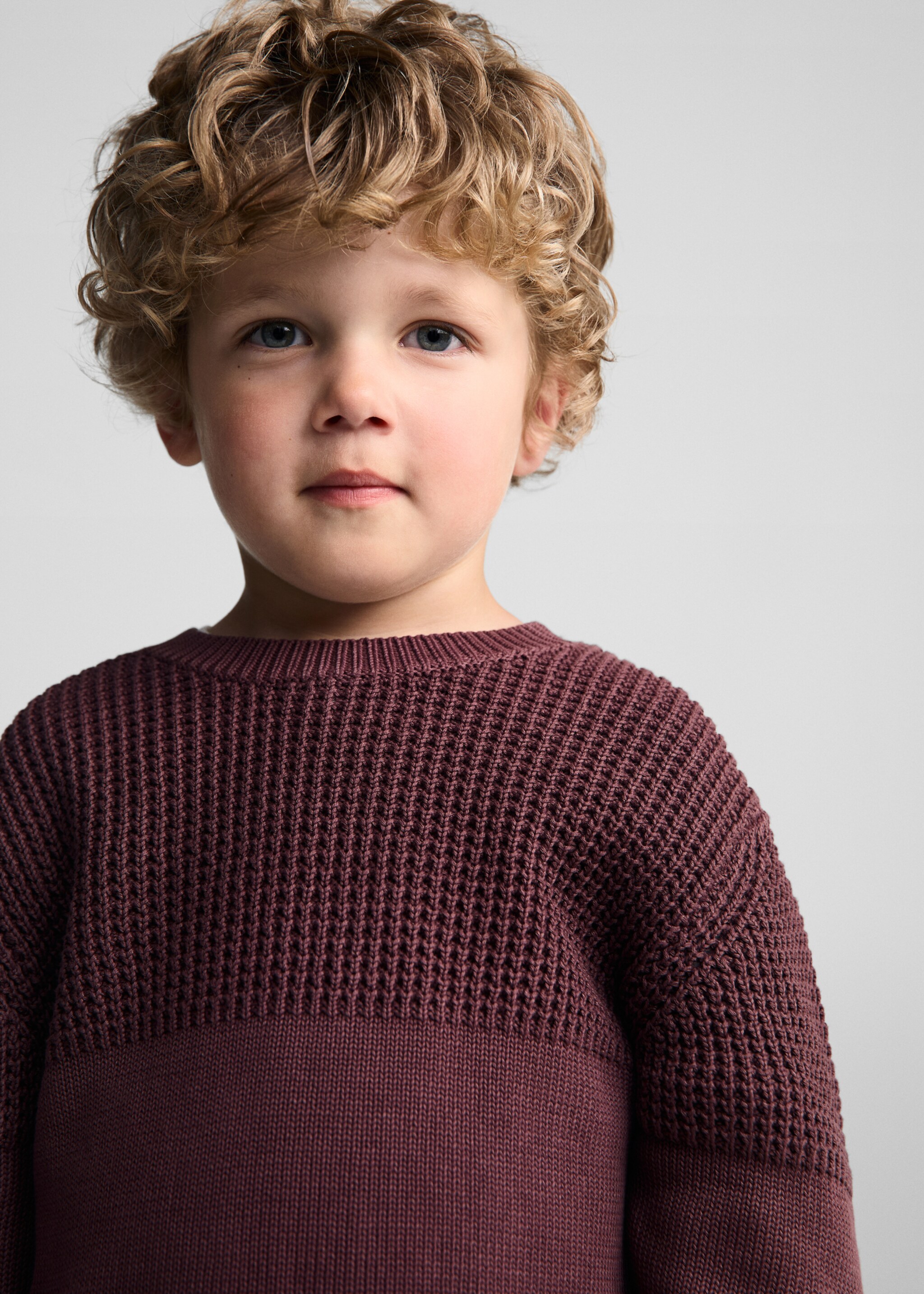 Contrasting knit sweater - Details of the article 1, Wine. Ref: 77054776-00.