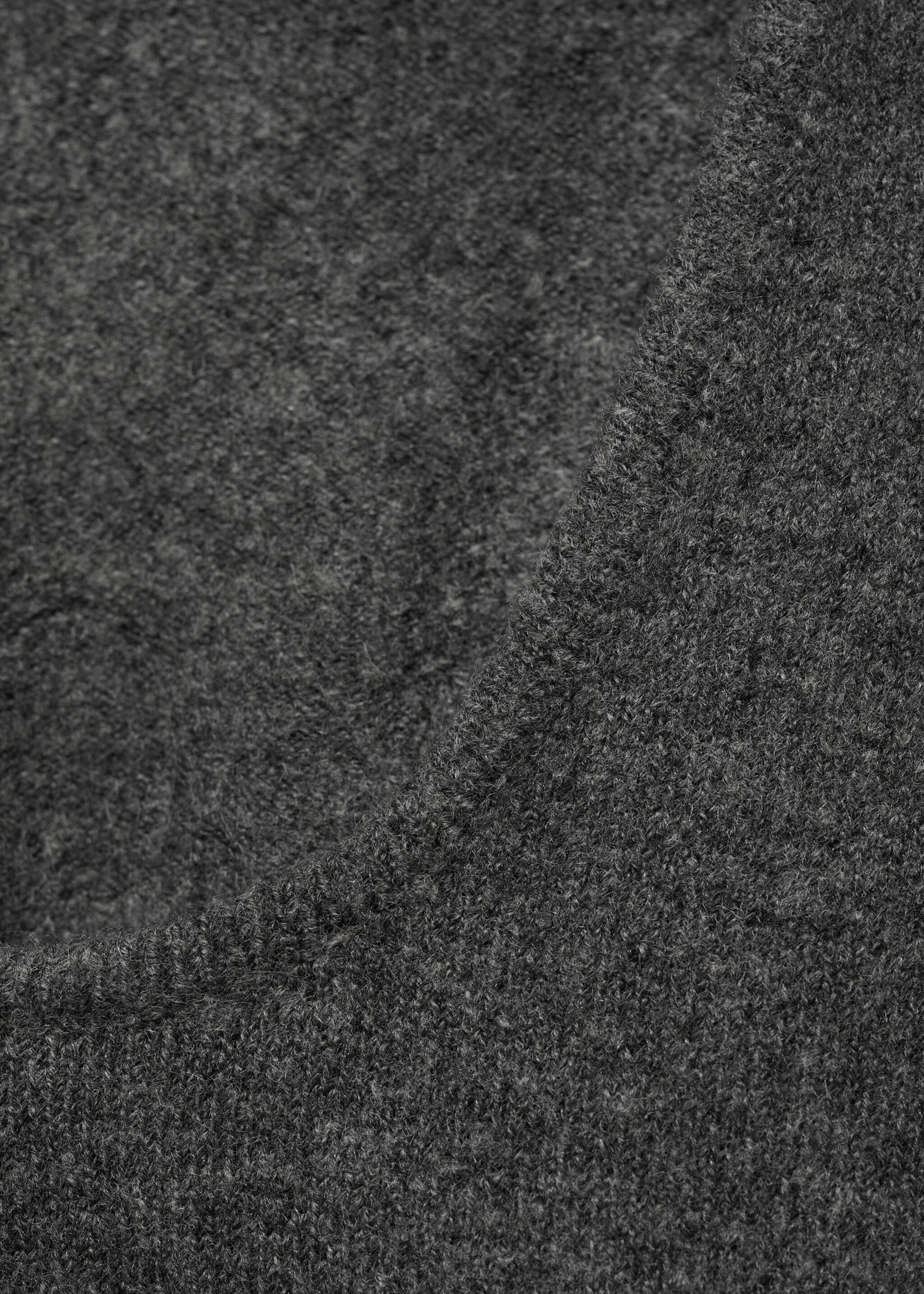 Pullover mit Rückenschlitz - Detail des Artikels 8, Grau. Ref: 77054782-00.