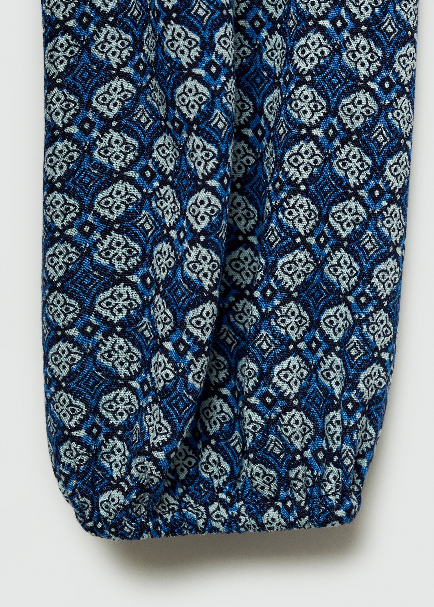 Gemusterte Bluse mit Raffdetails - Detail des Artikels 0