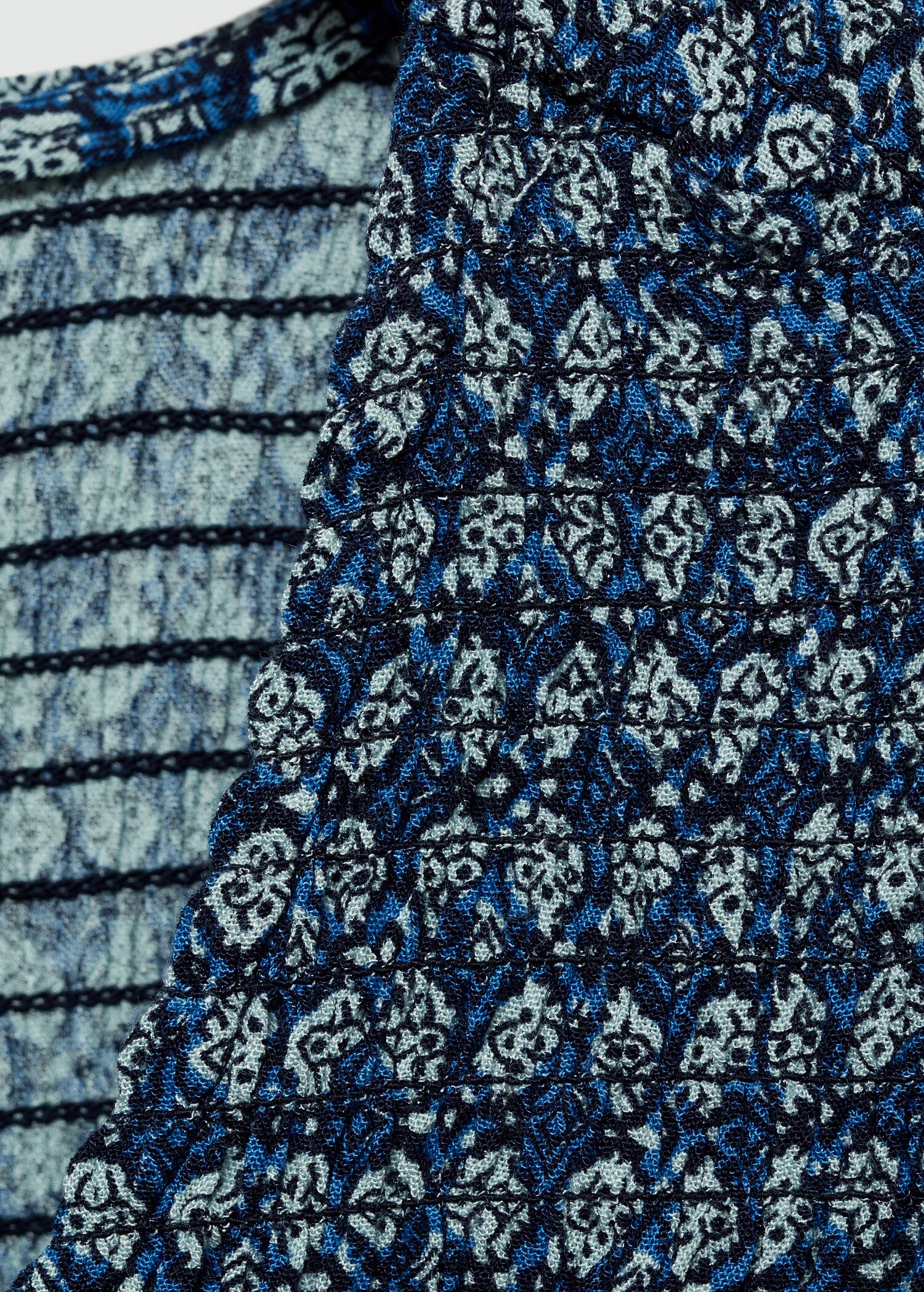 Gemusterte Bluse mit Raffdetails - Detail des Artikels 8