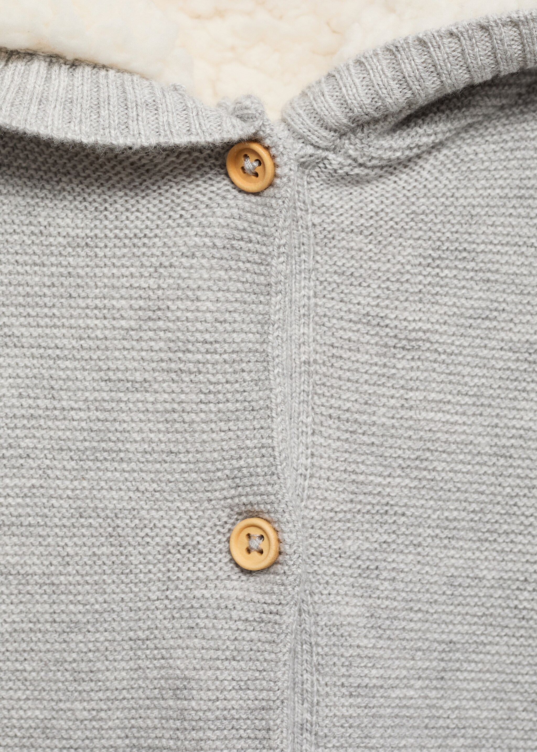 Strick-Cardigan mit Kunstshearling-Innenseite - Detail des Artikels 8, Mittelgrau meliert. Ref: 77055150-00.