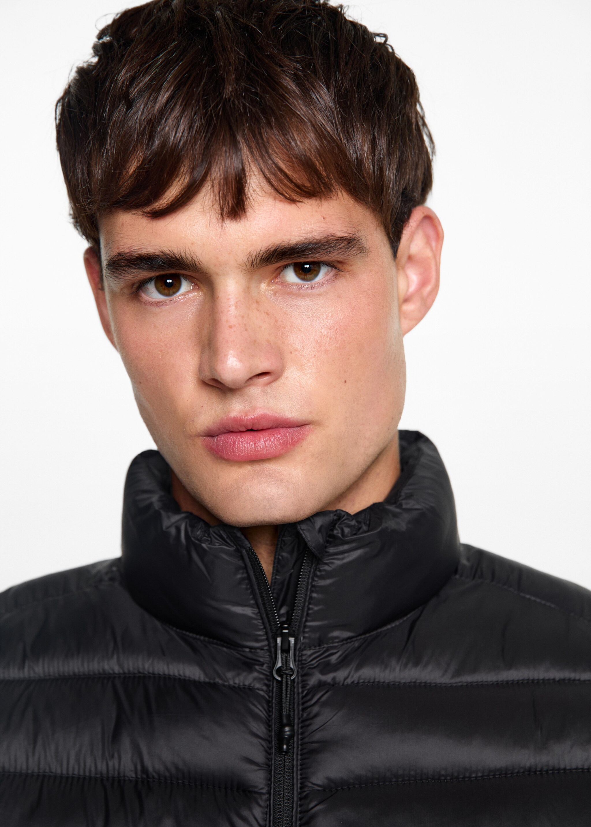 Quilted gilet - Details of the article 1, Black. Ref: 77055633-00.