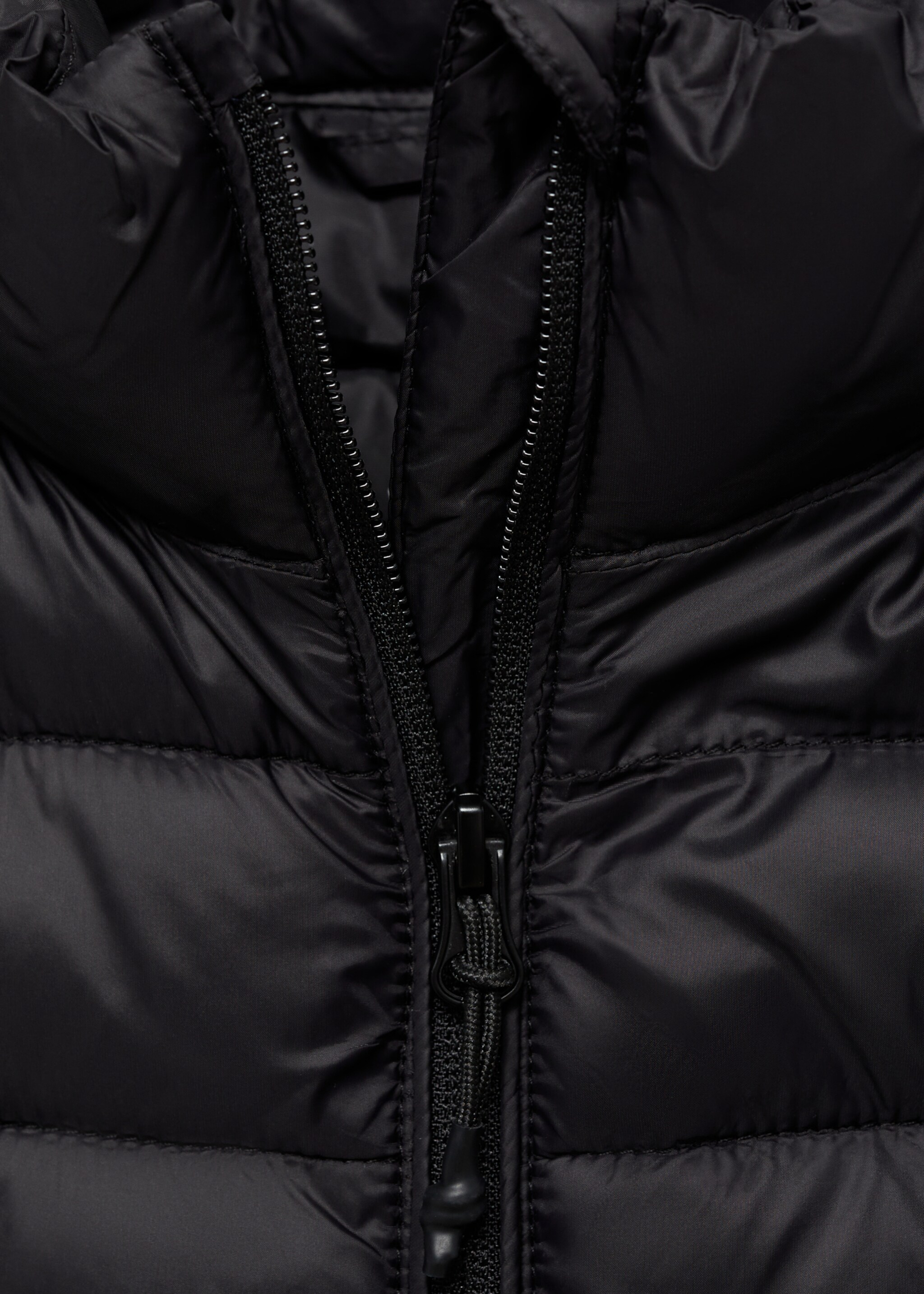 Quilted gilet - Details of the article 8, Black. Ref: 77055633-00.