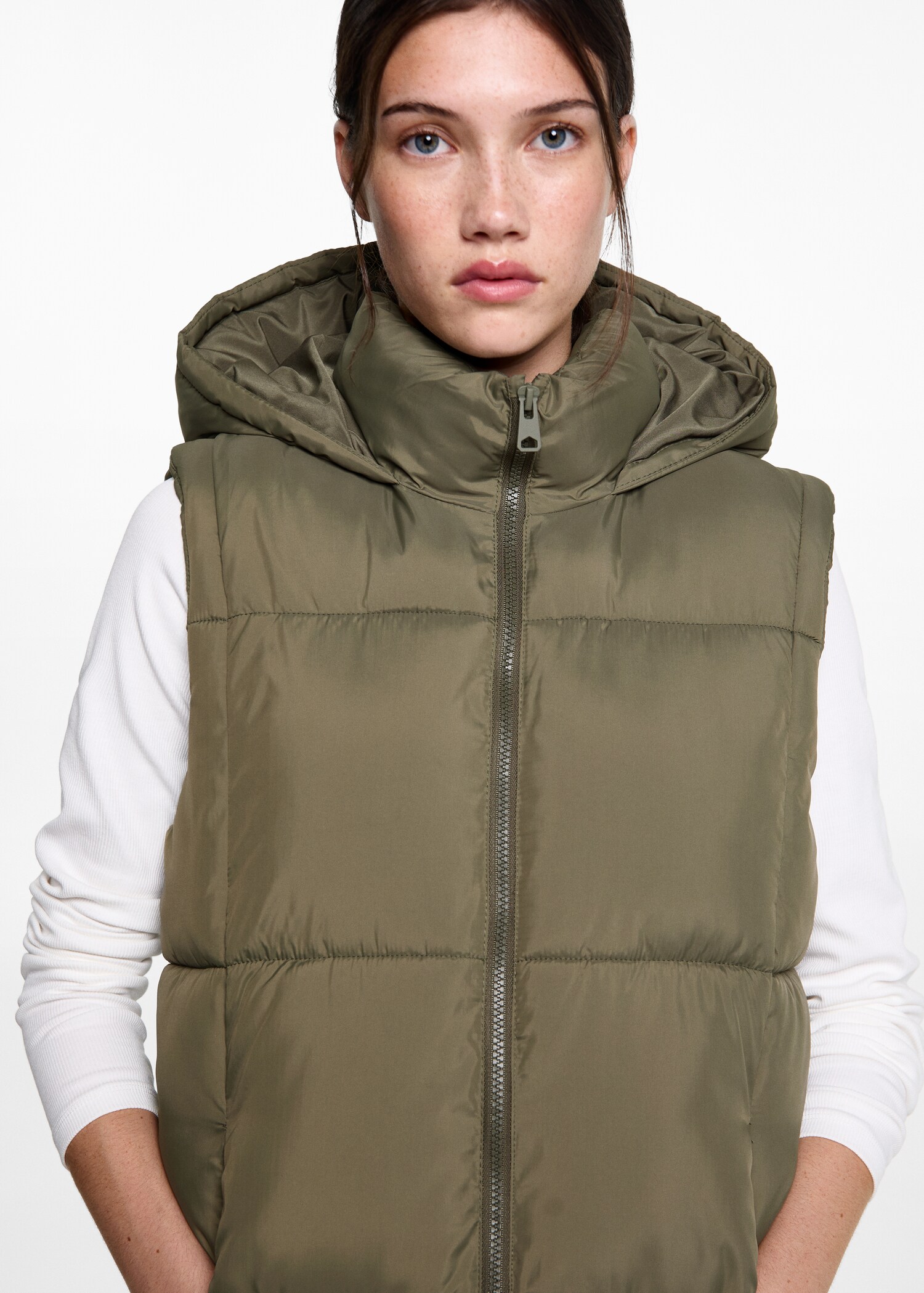 Quilted gilet with hood - Details of the article 1
