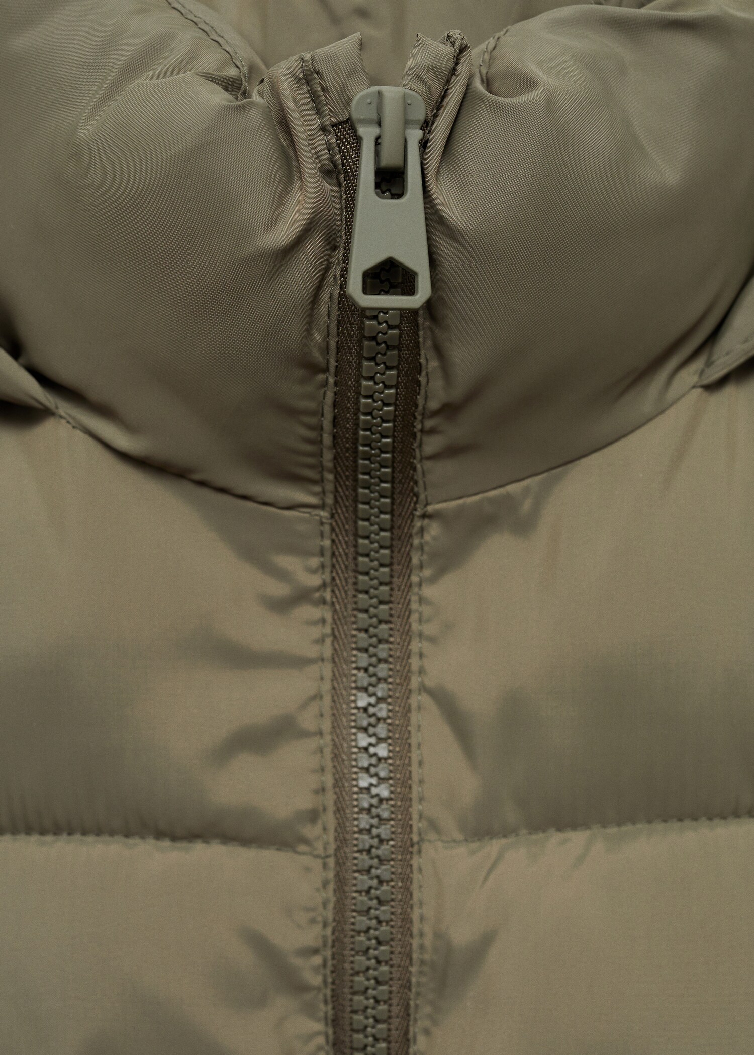 Quilted gilet with hood - Details of the article 8