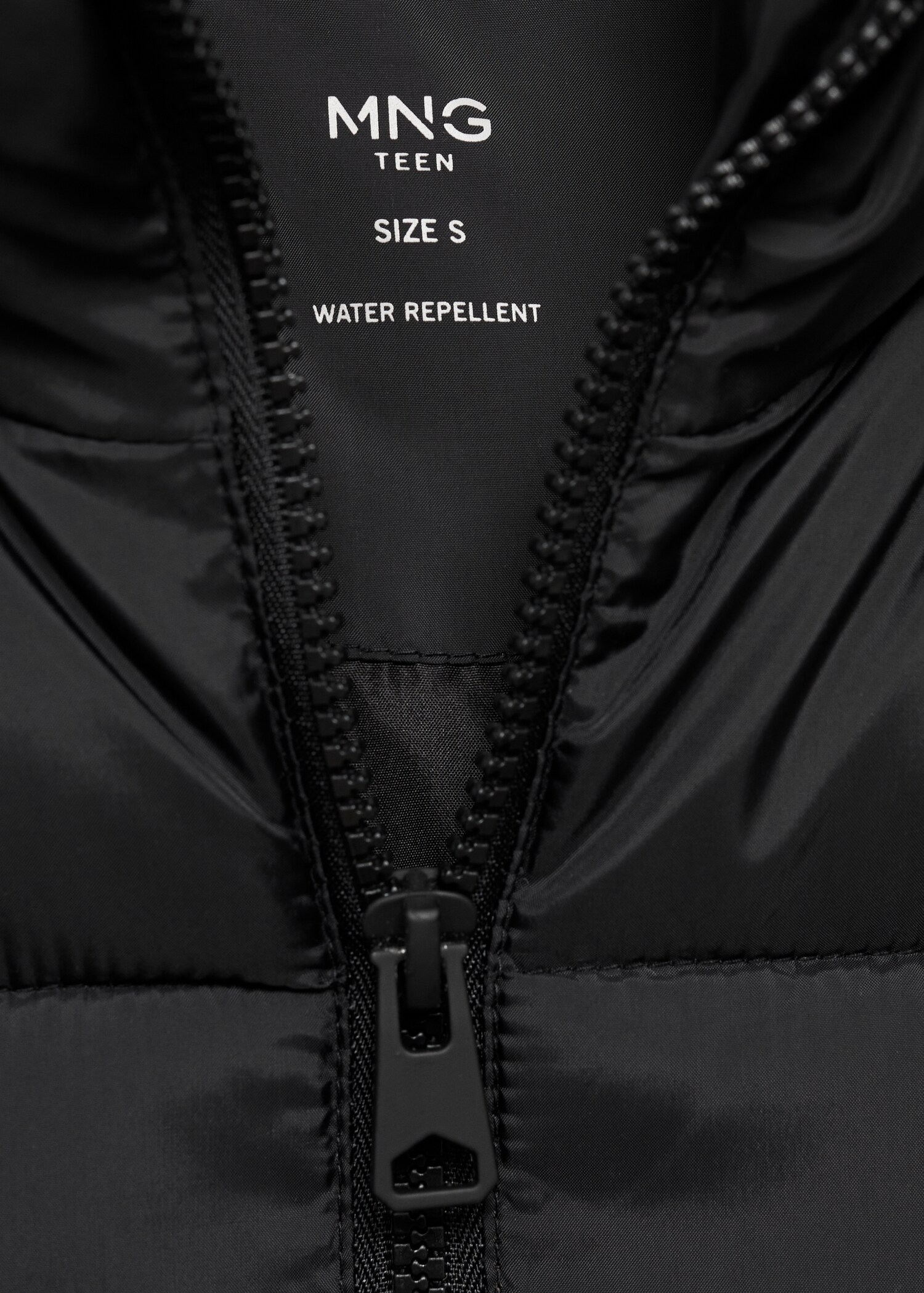 Quilted gilet with hood - Details of the article 8