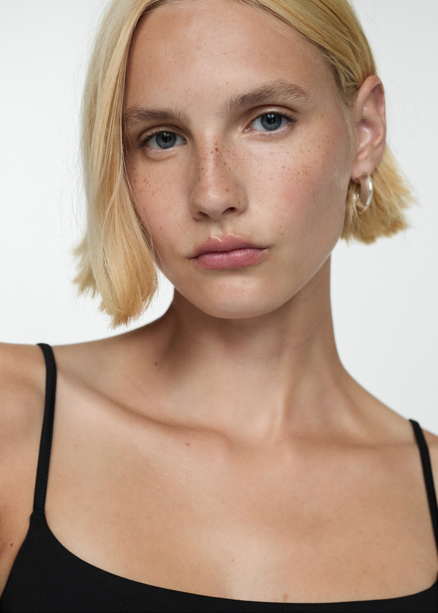 Slim-fit top with thin straps - Details of the article 1