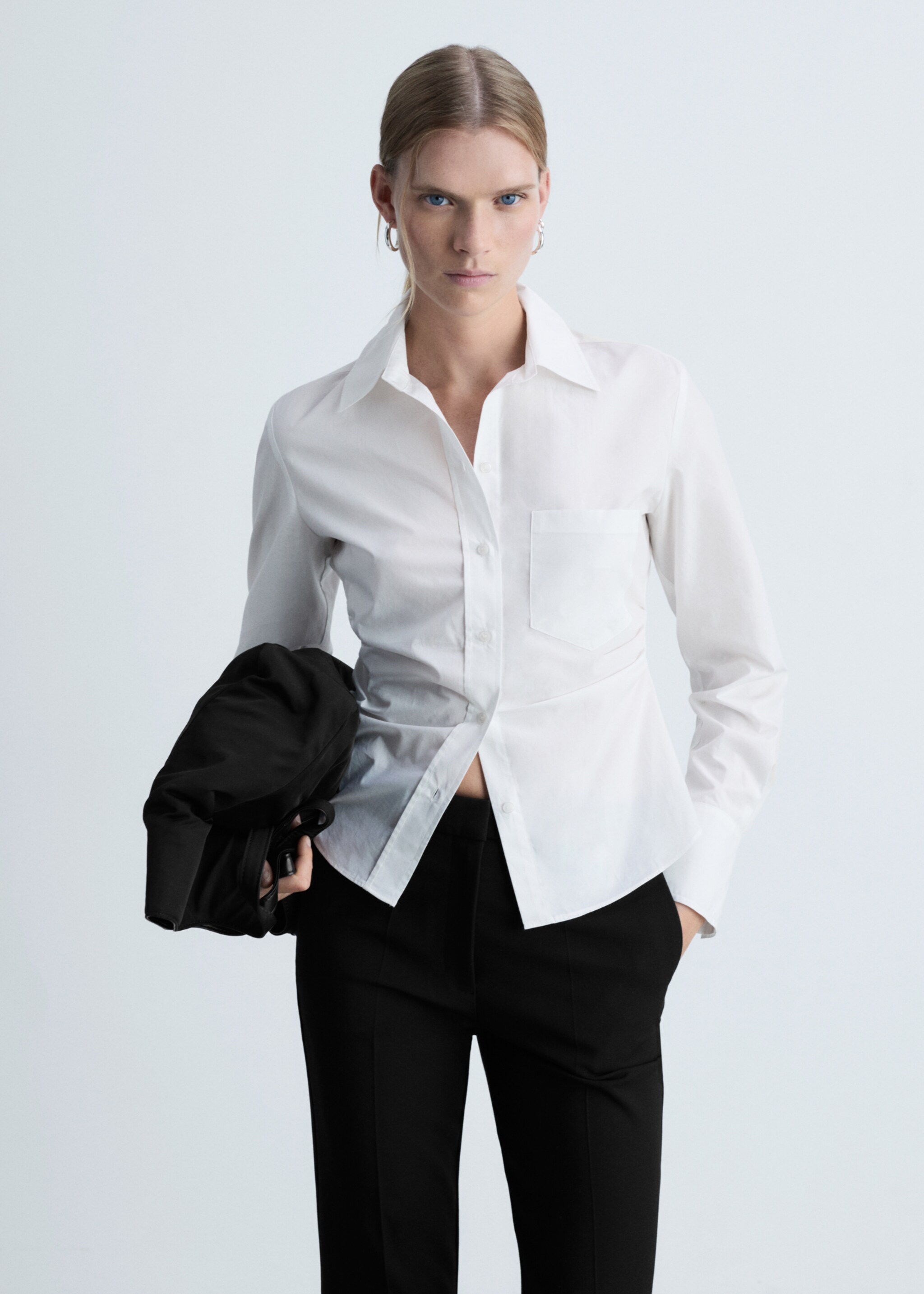 Pocket flared trousers - Details of the article 1, Black. Ref: 77055649-00.