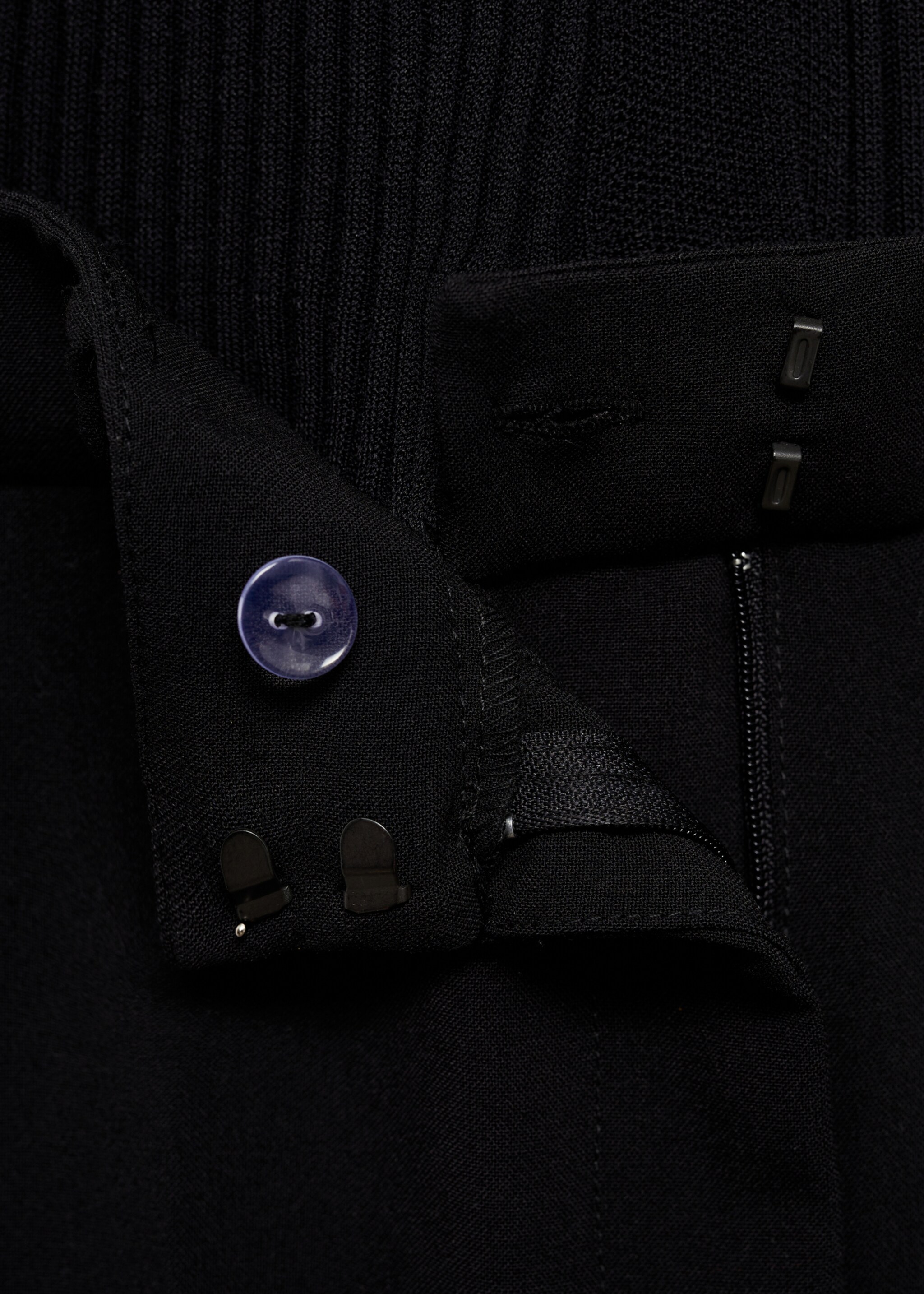 Long jumpsuit with combined design - Détail de l'article 0, Noir. Ref: 77055658-00.