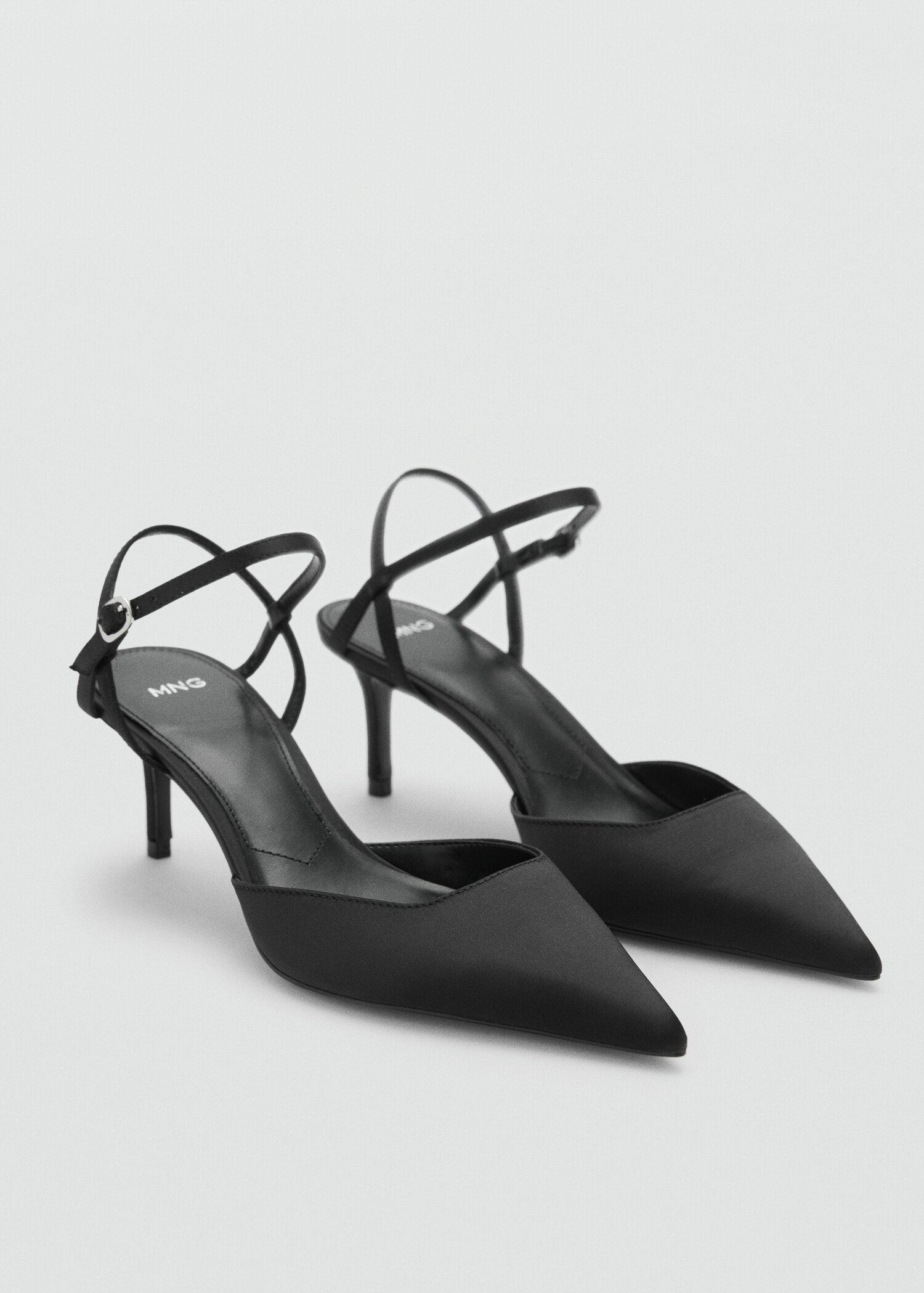 High-heeled shoes with straps - Medium plane